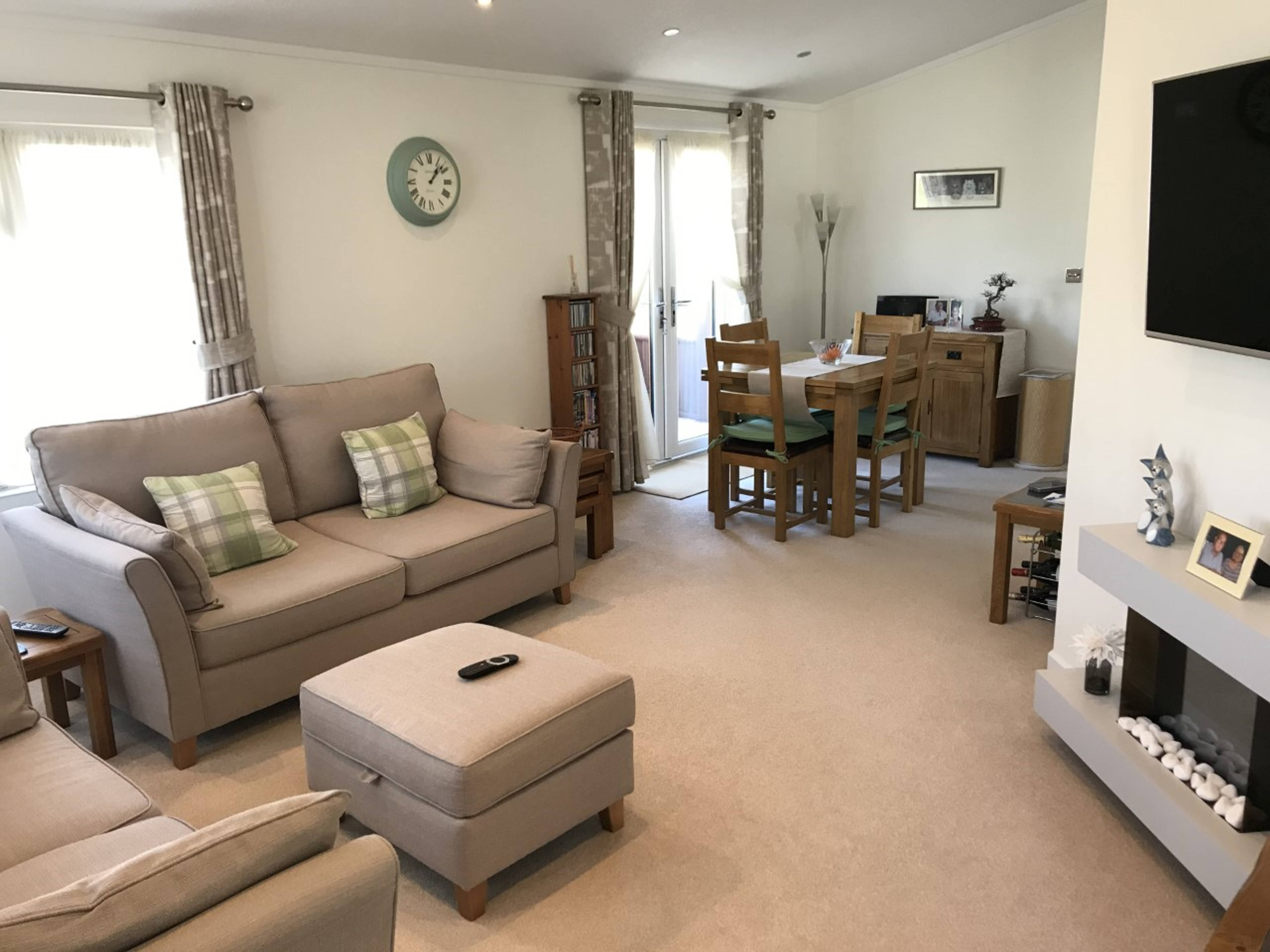 Lounge/Dining Room