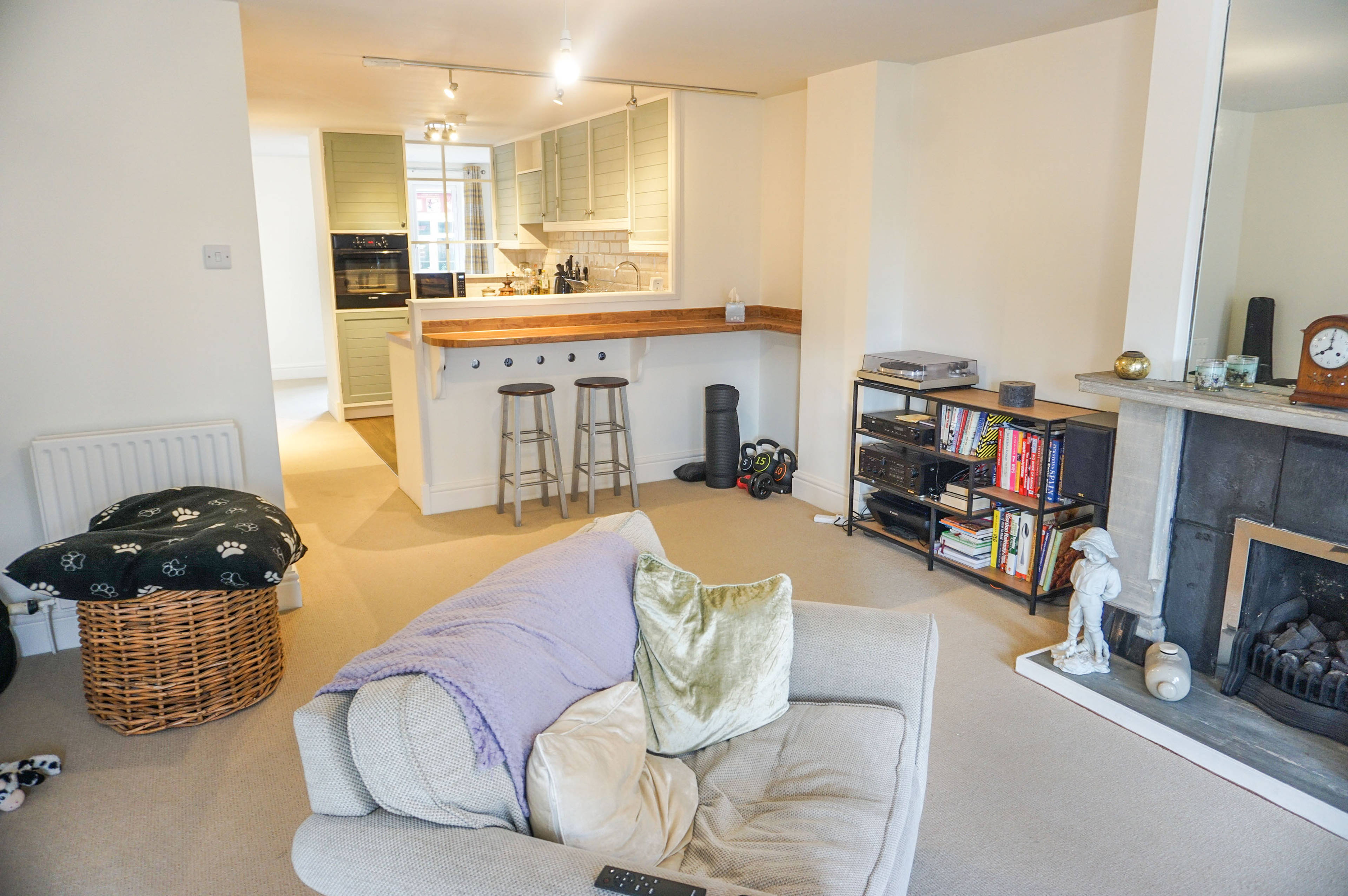 Lounge / Kitchen