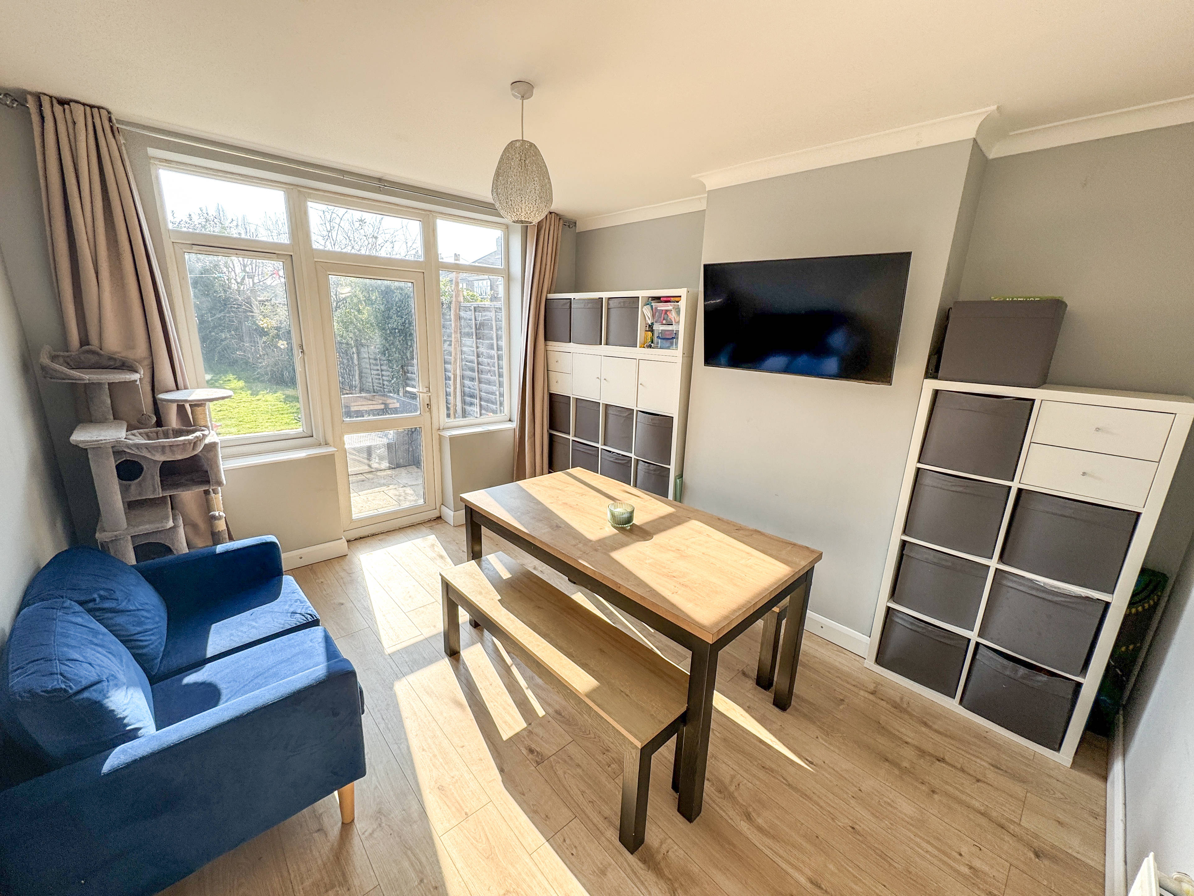 Lounge/Dining Room