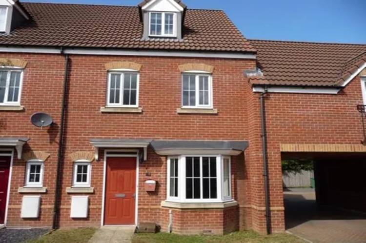 4 bedroom semi-detached house