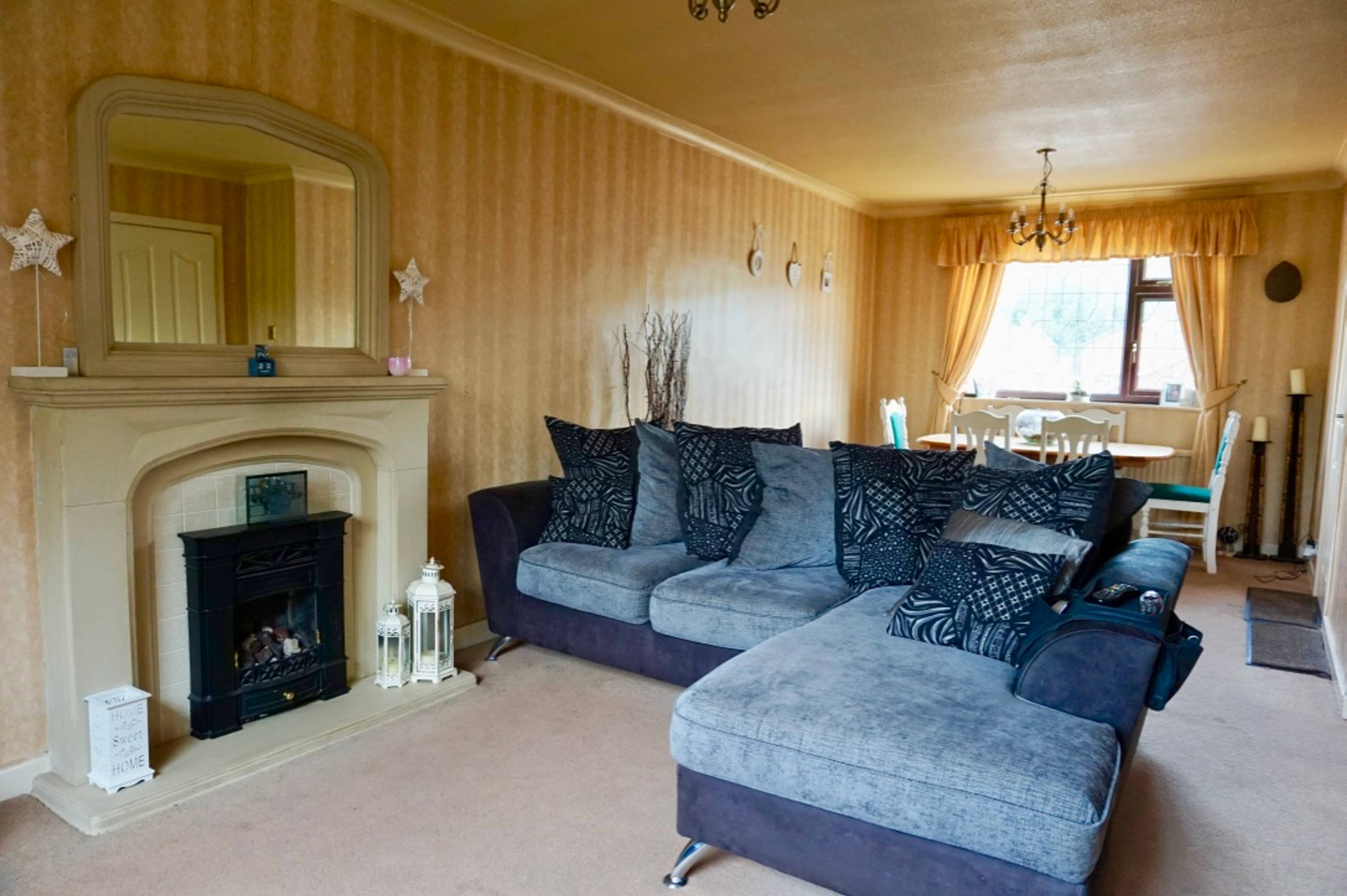 Lounge/Dining Room