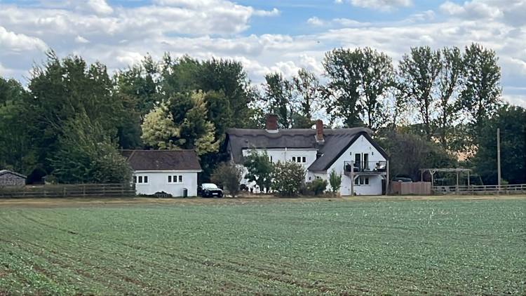 5 bedroom detached house