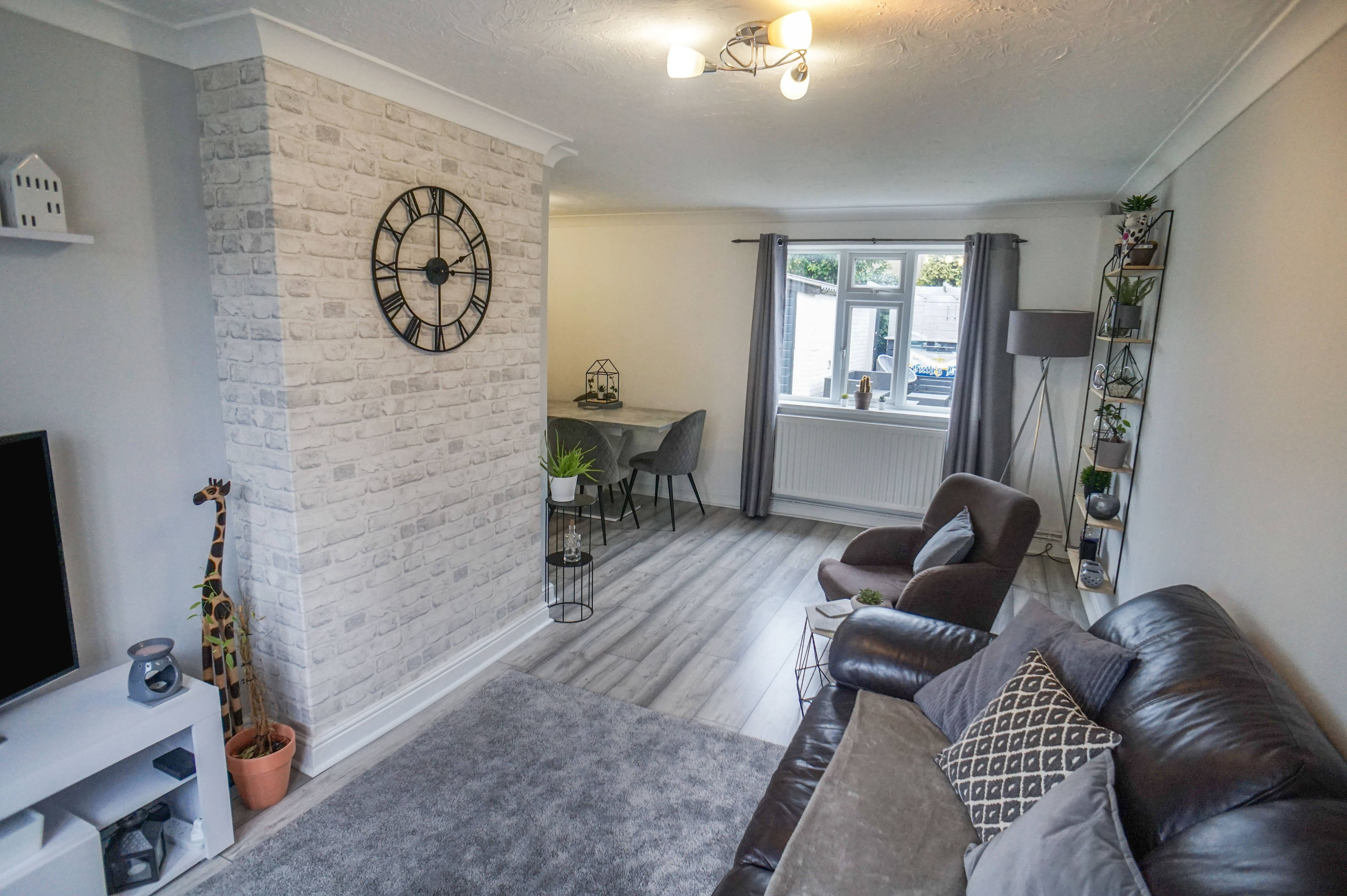 Lounge/Dining Room