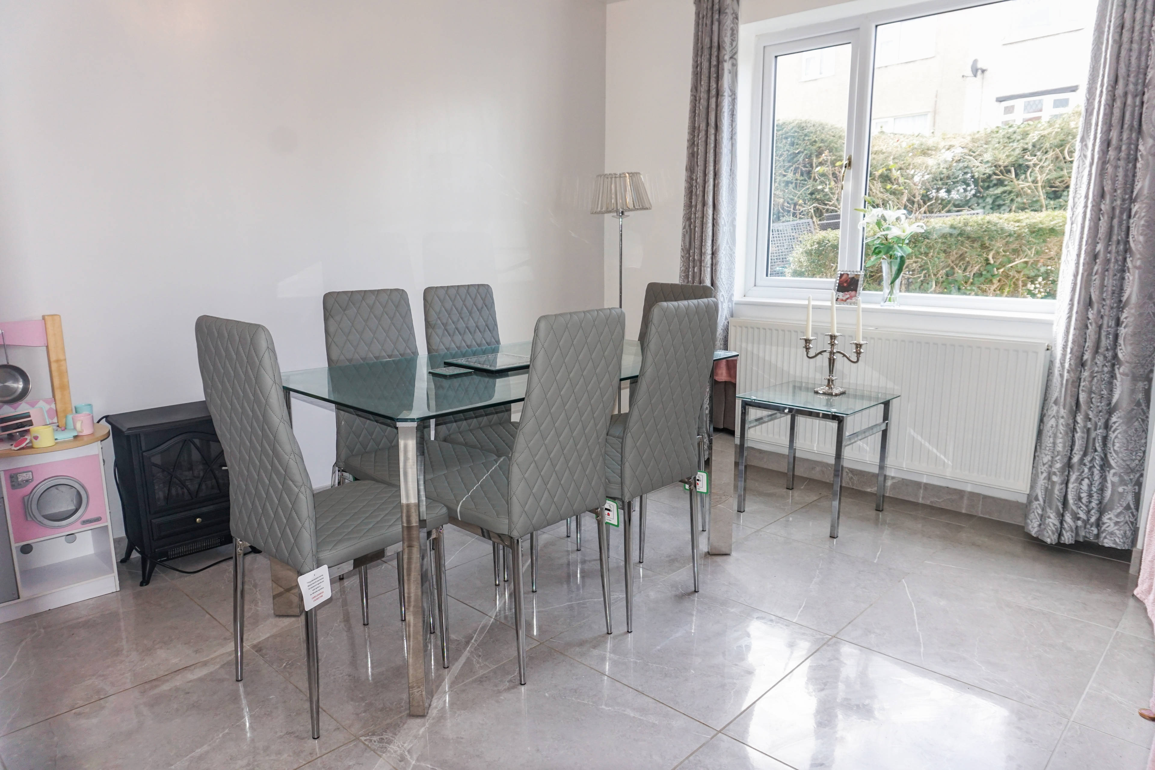 Lounge/Dining Room