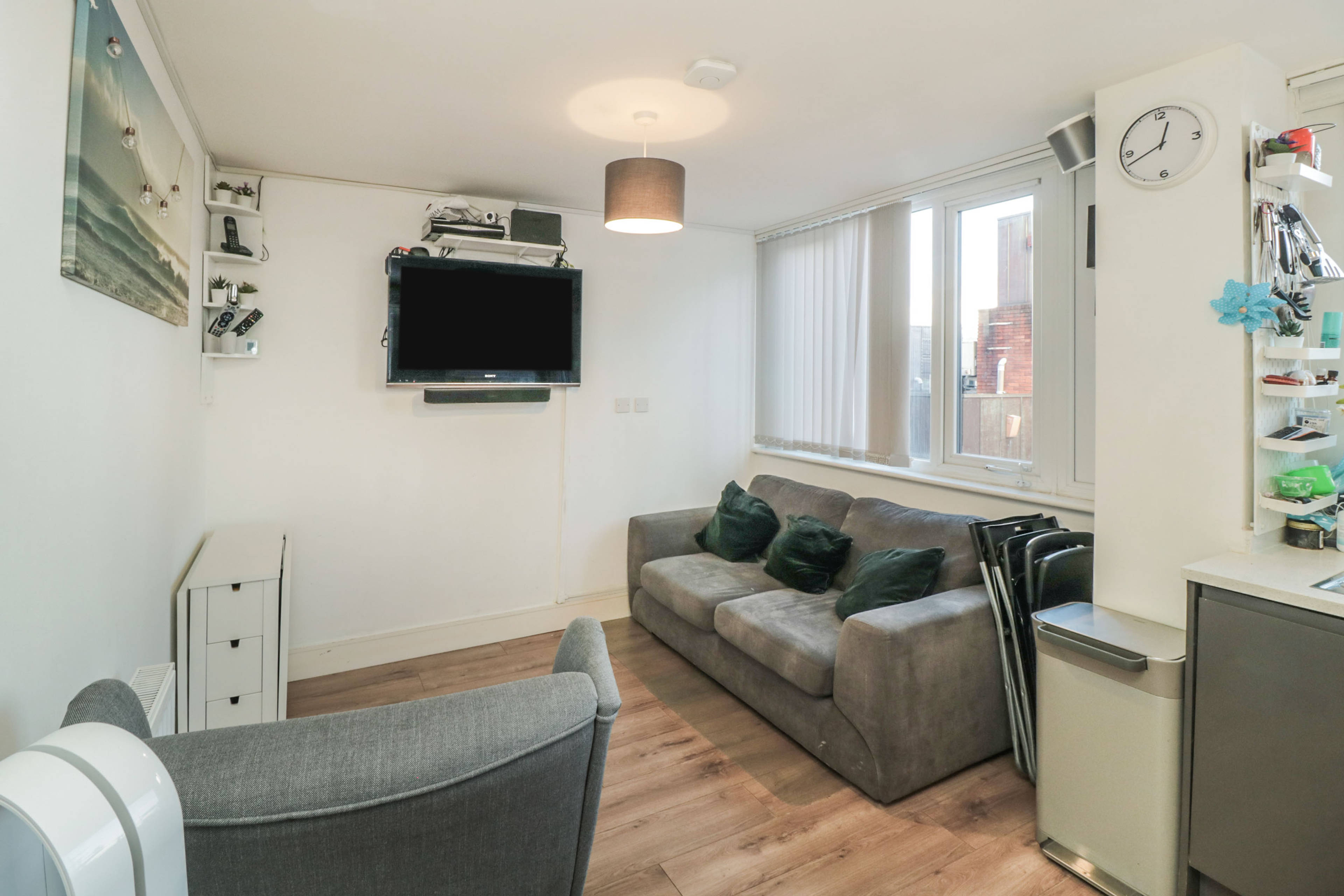 Lounge / Kitchen
