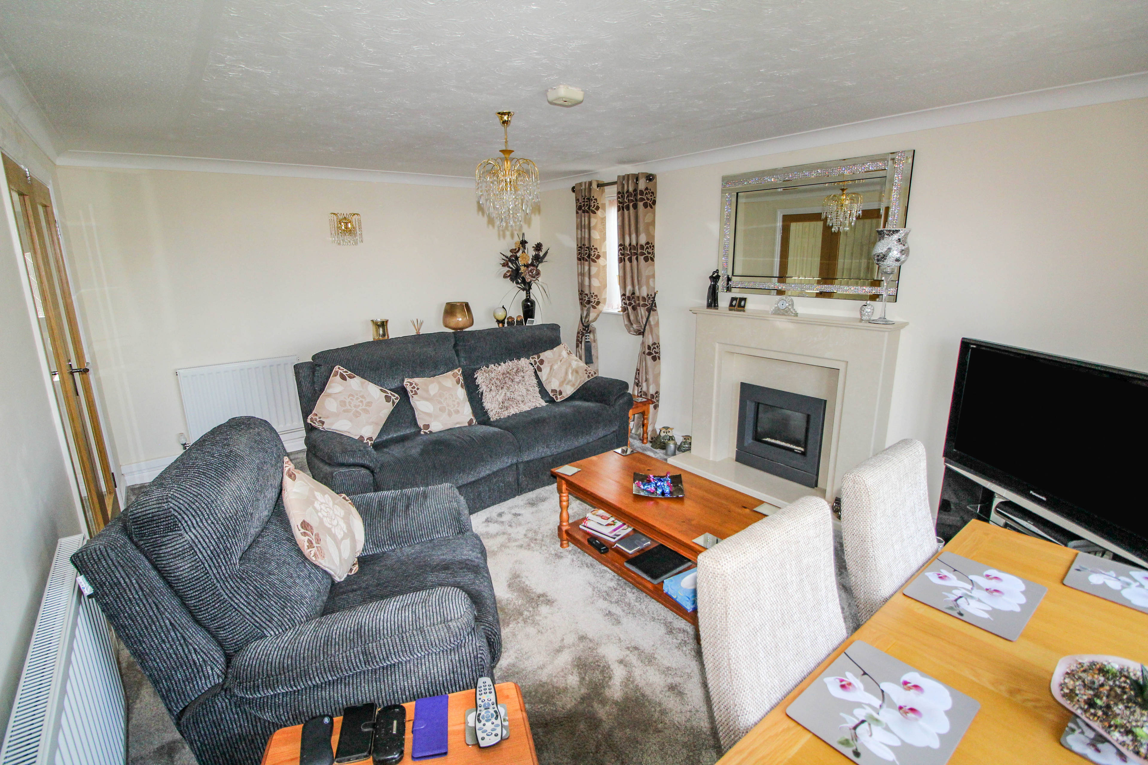 Lounge/Dining Room