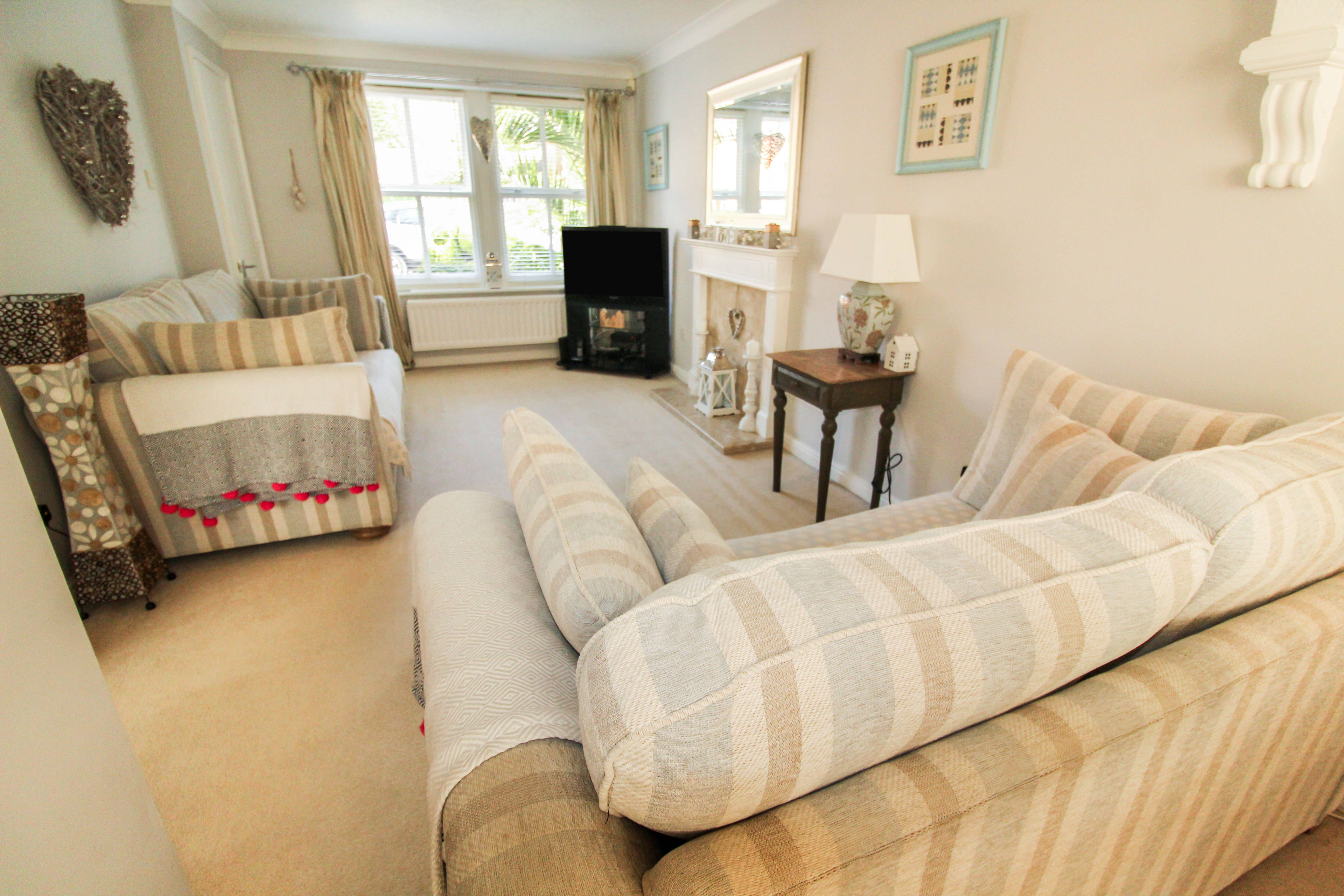 Lounge/Dining Room