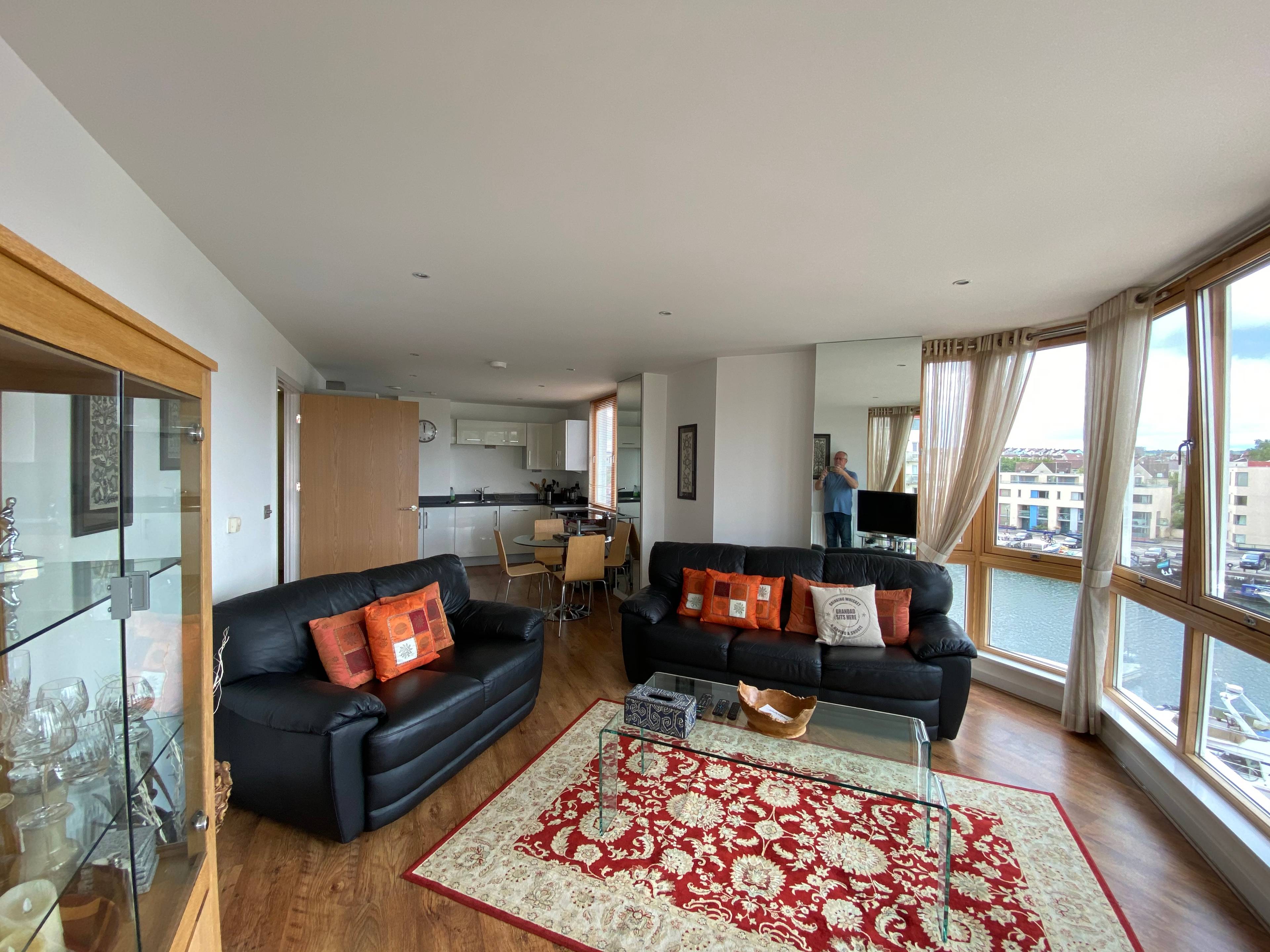 Lounge / Kitchen