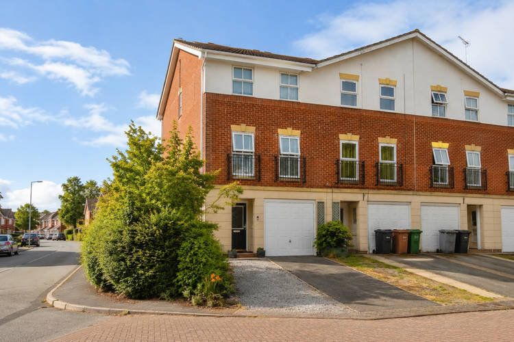 3 bedroom end of terrace house