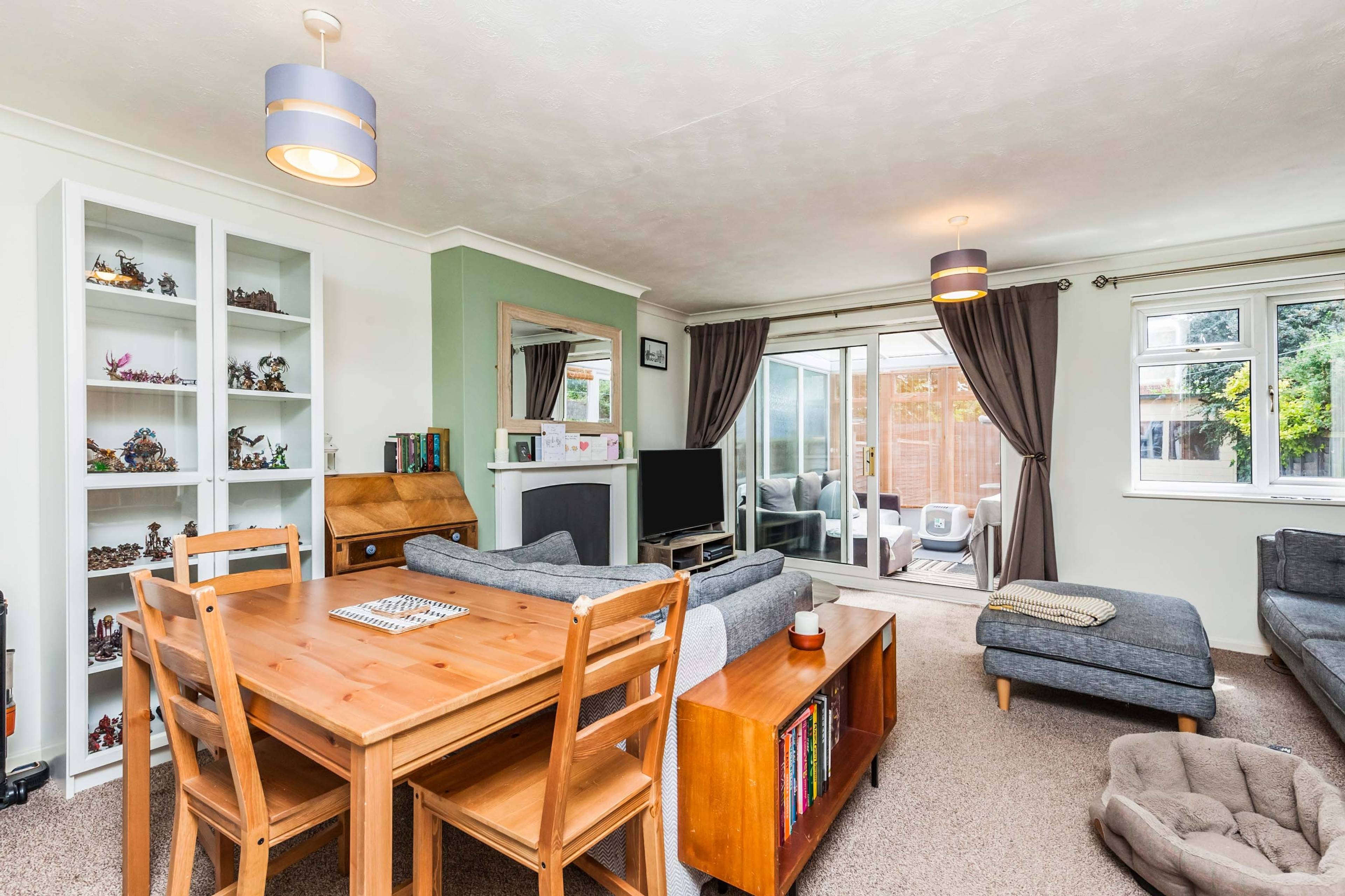 Lounge/Dining Room