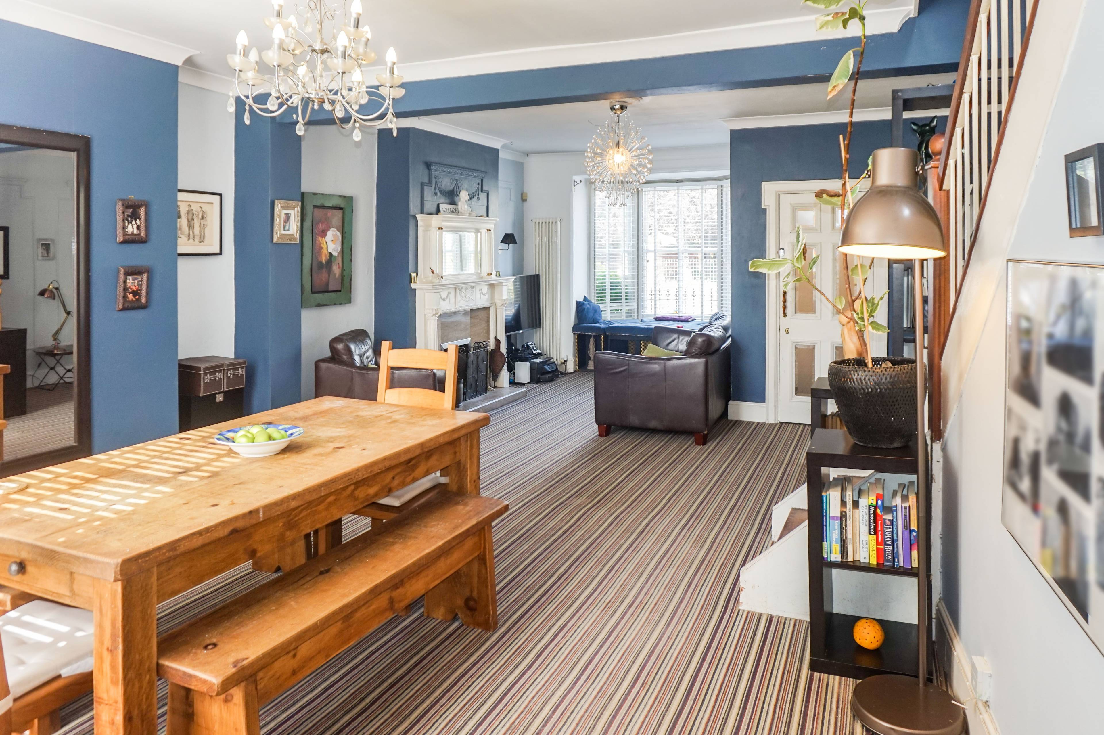 Lounge/Dining Room