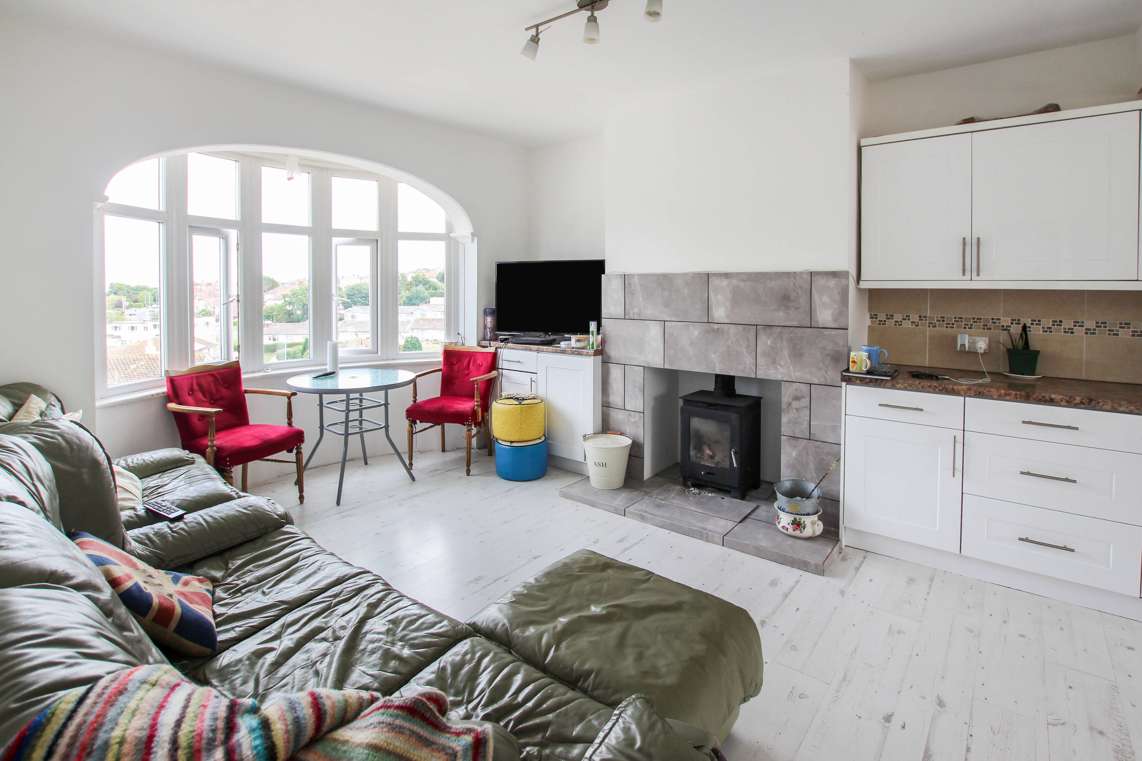 Lounge / Kitchen