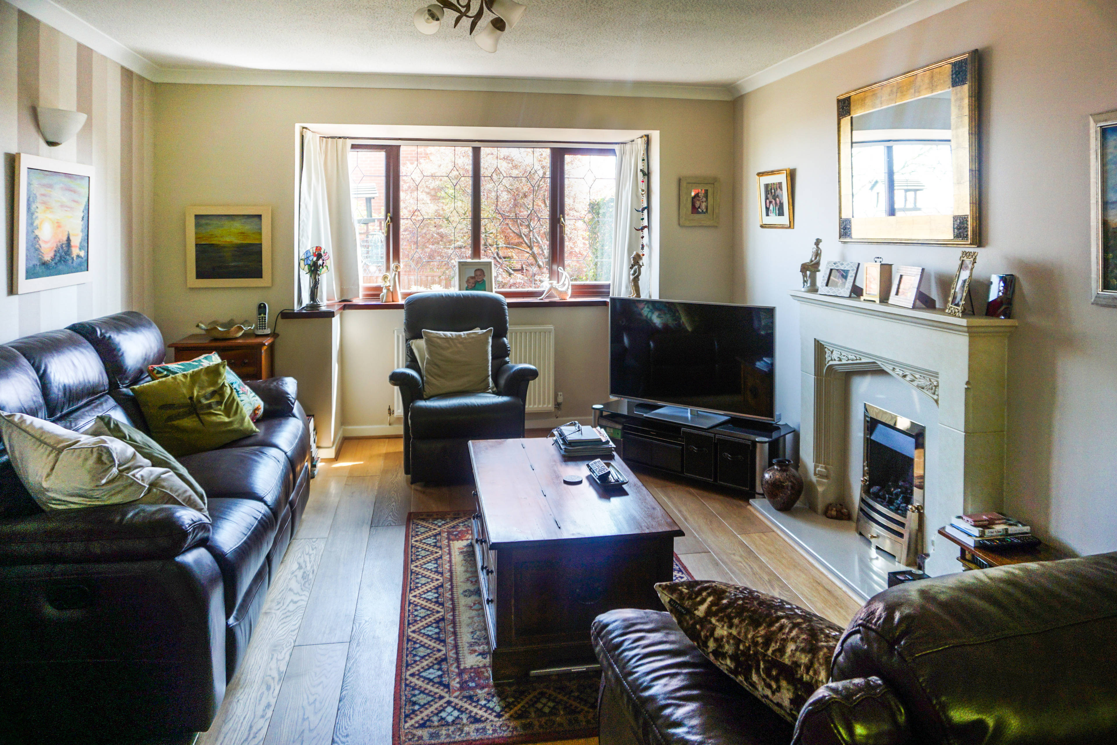 Lounge/Dining Room