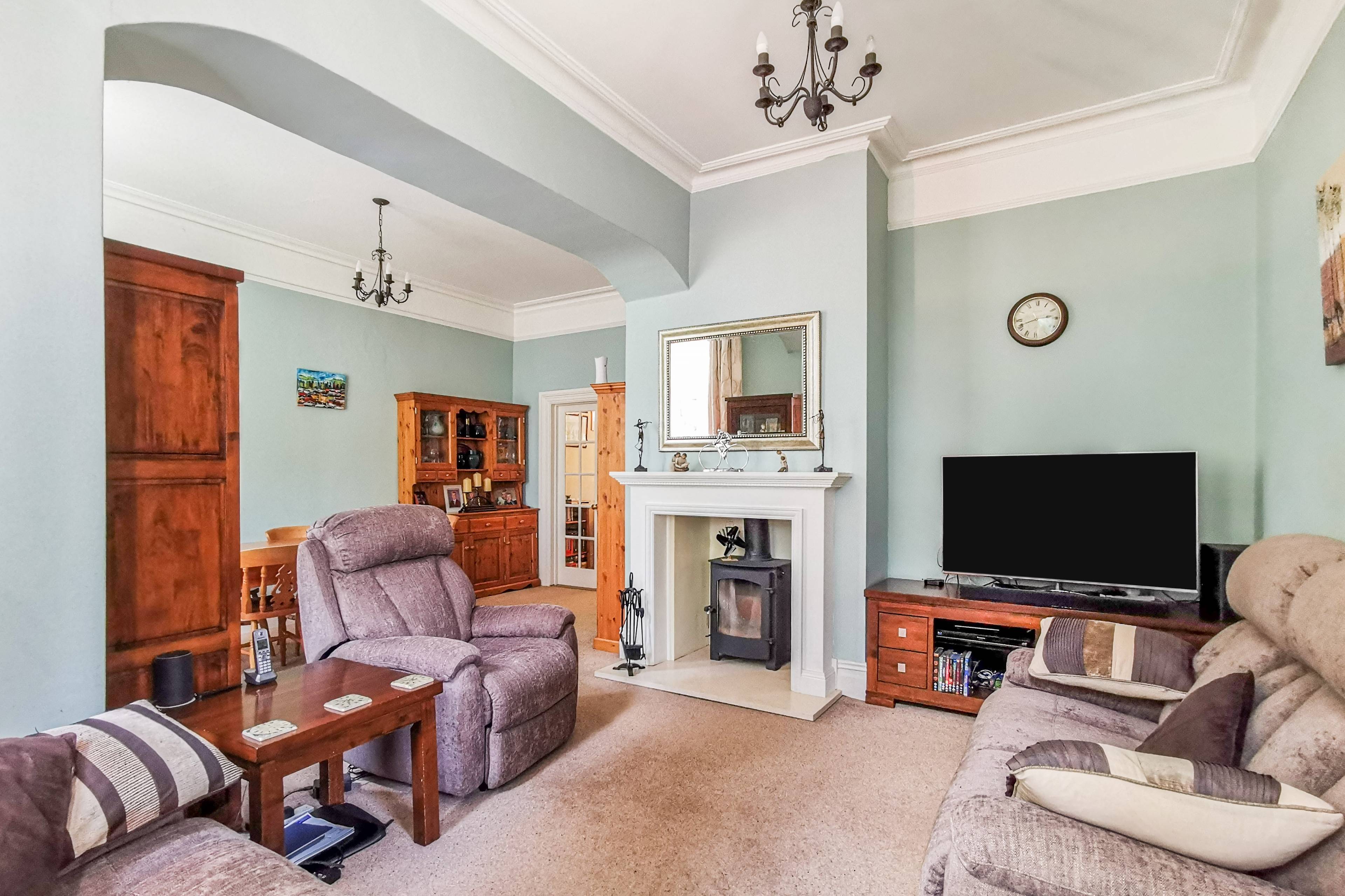 Lounge/Dining Room