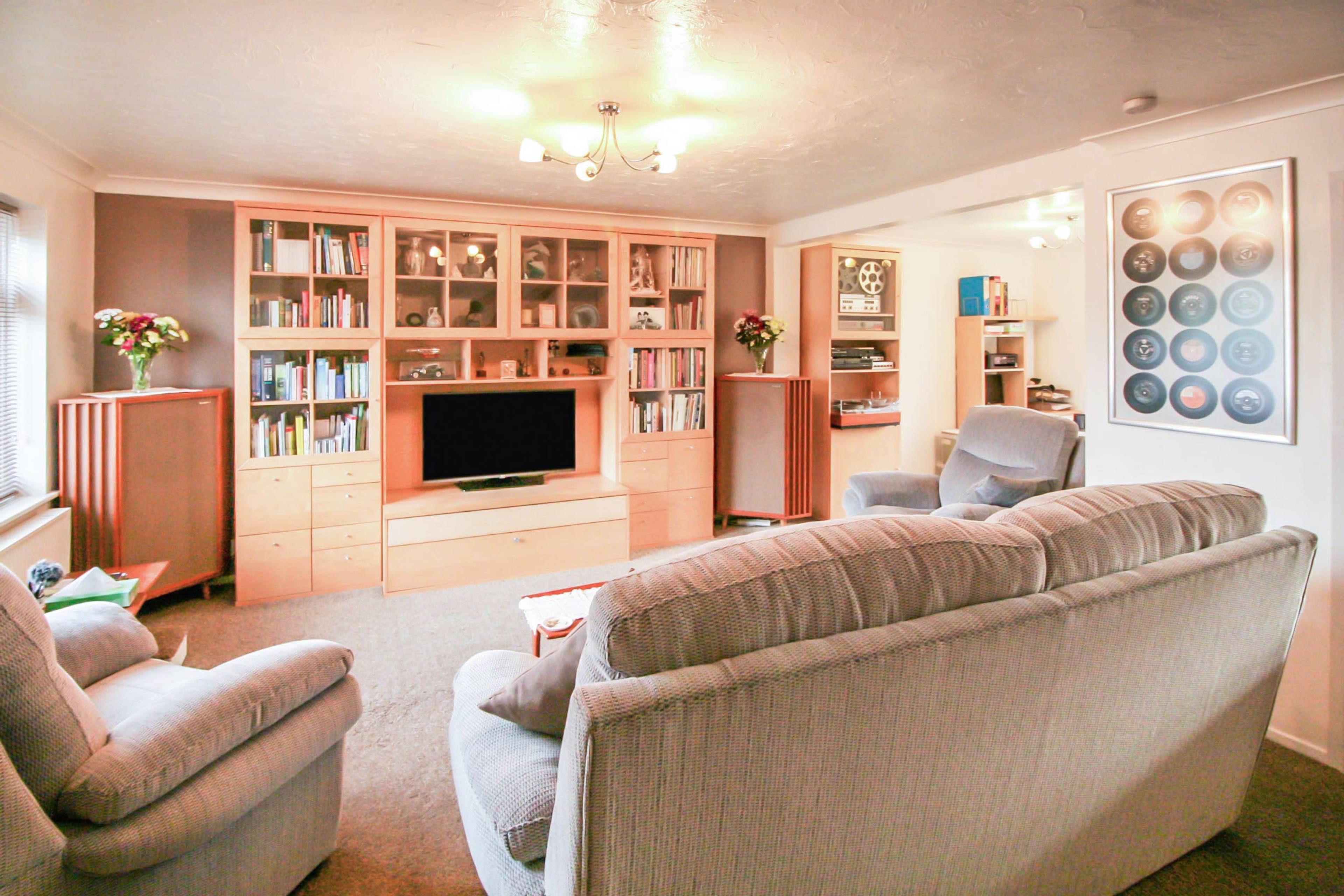 Lounge/Dining Room