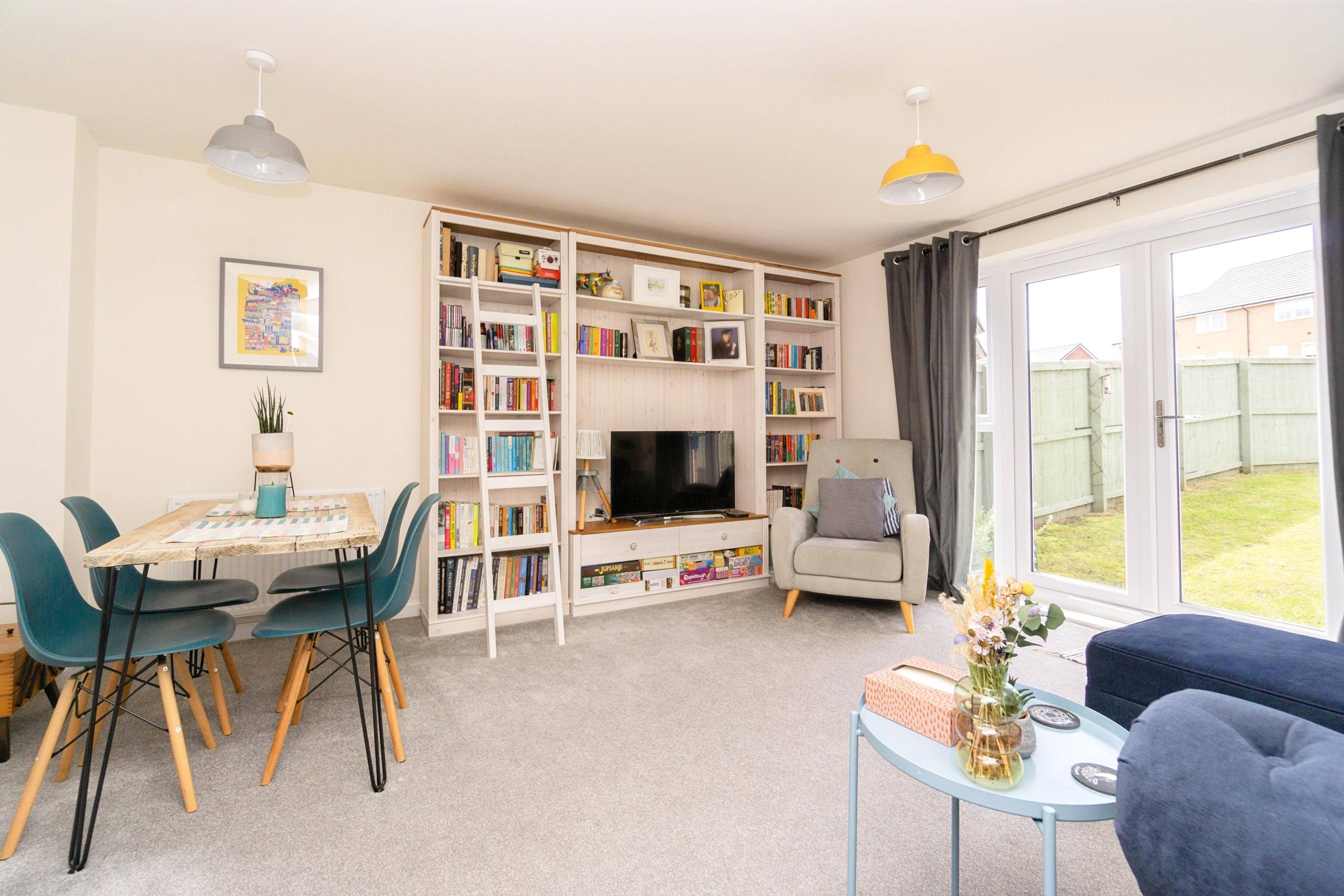 Lounge/Dining Room