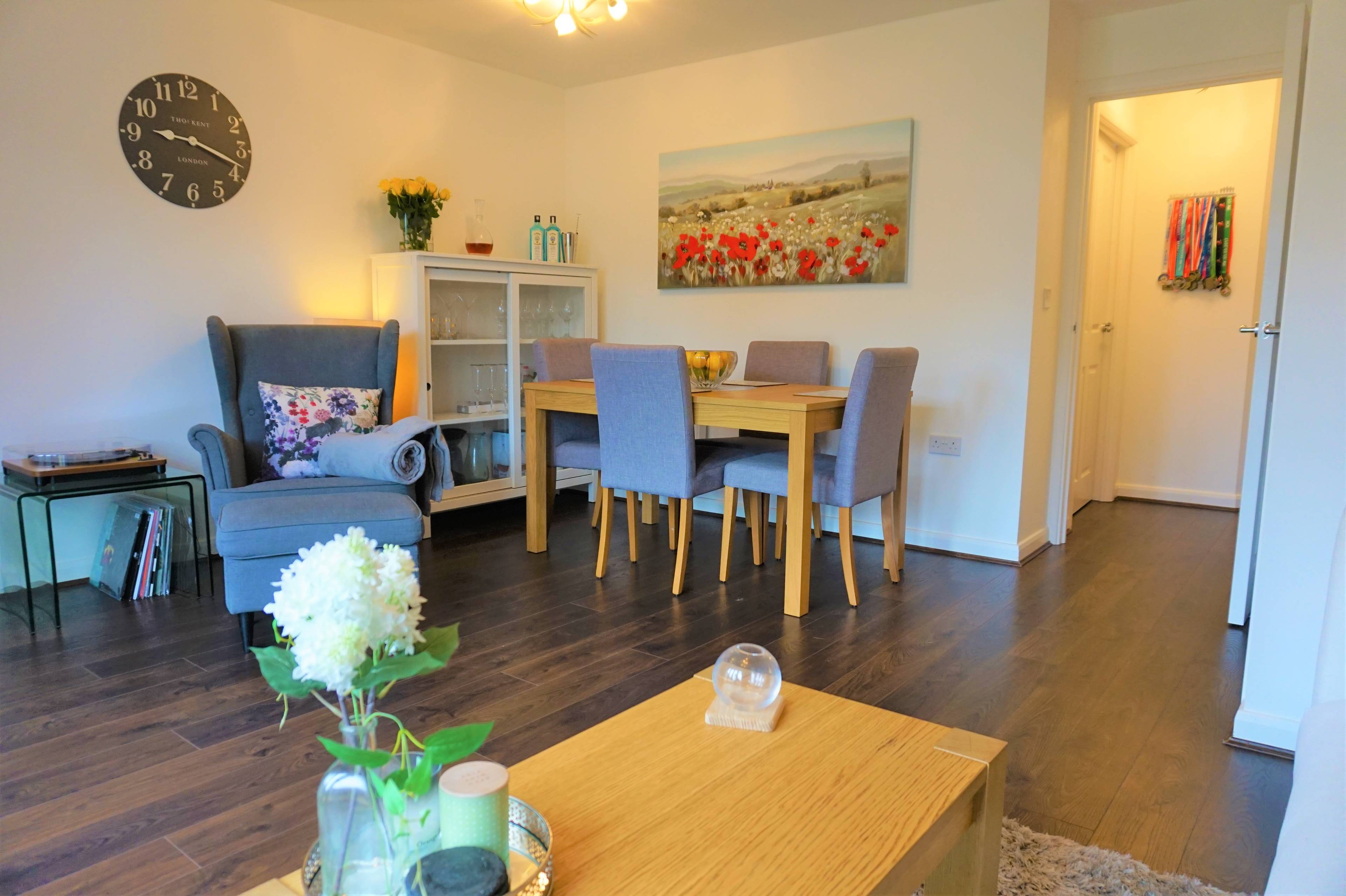 Lounge/Dining Room