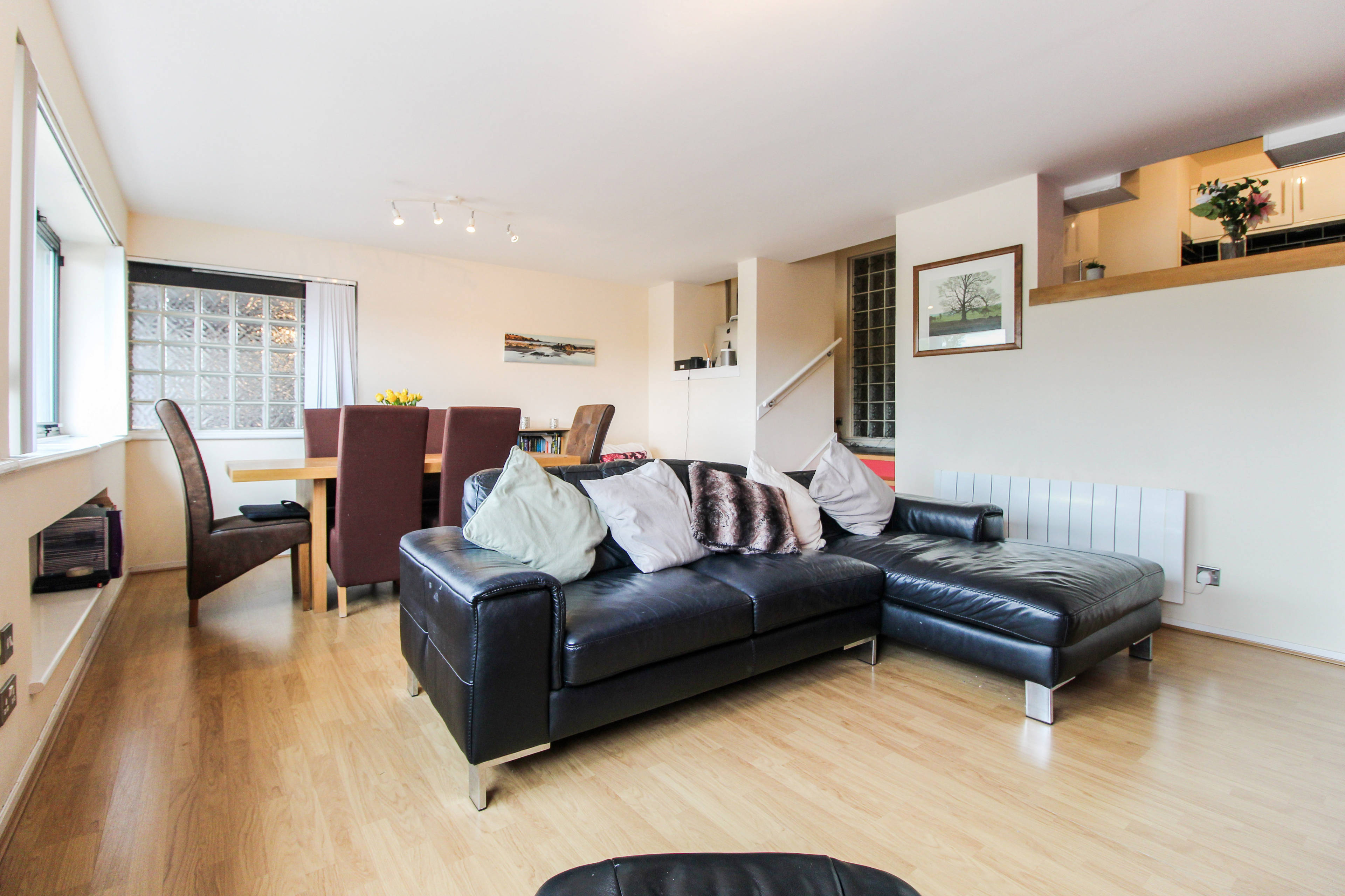 Lounge/Dining Room