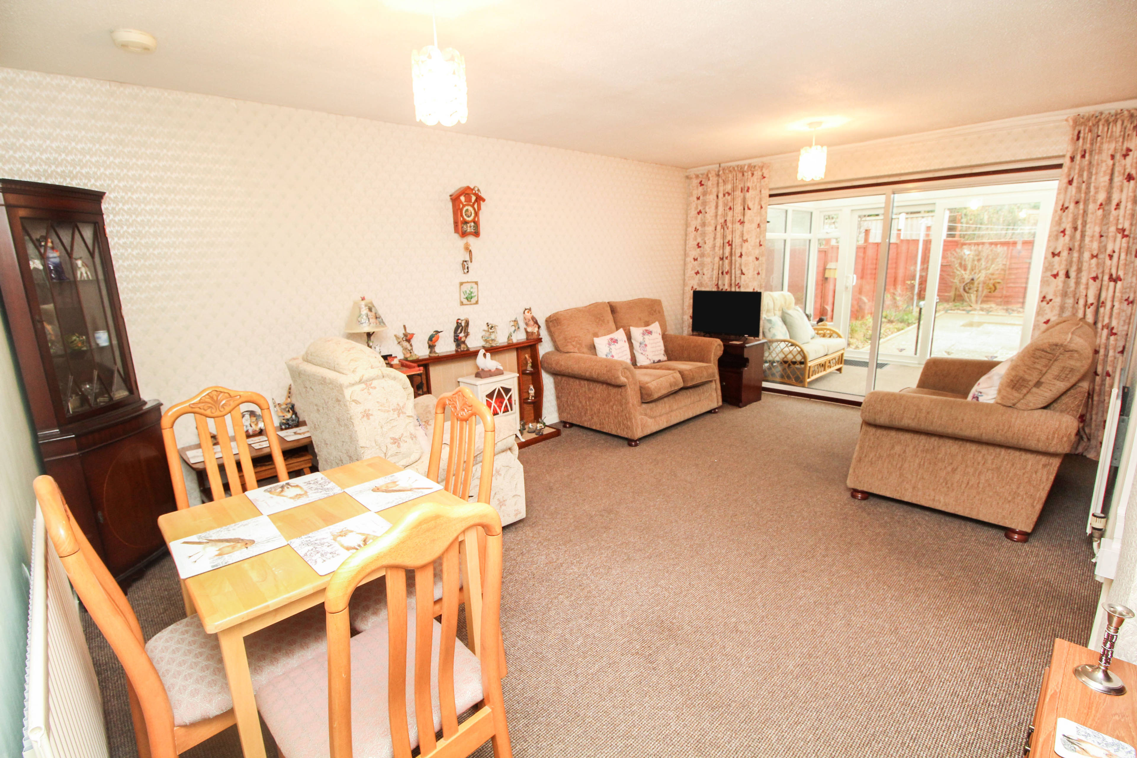 Lounge/Dining Room