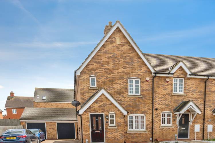 3 bedroom end of terrace house
