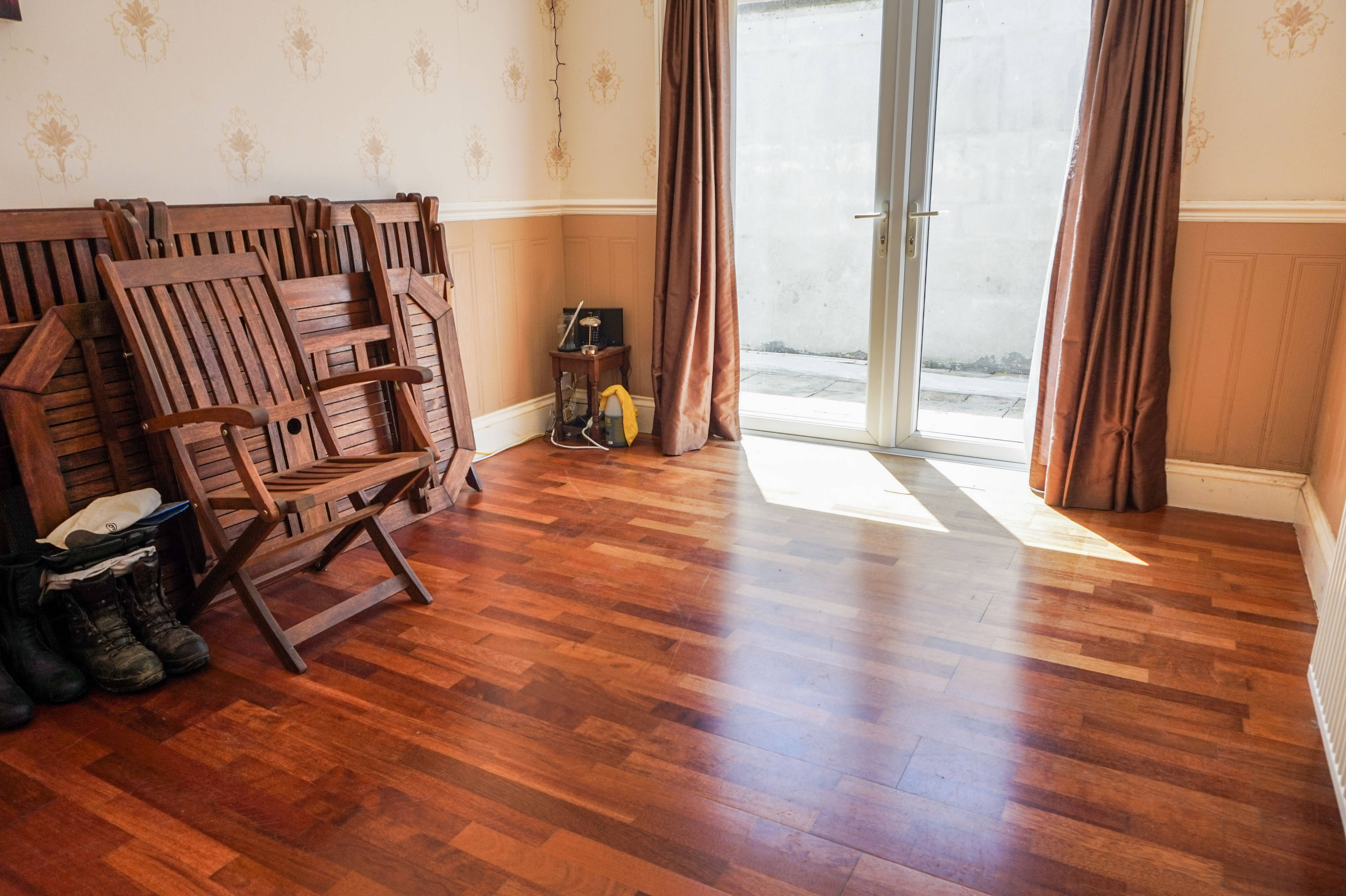 Dining Room/Bed 5