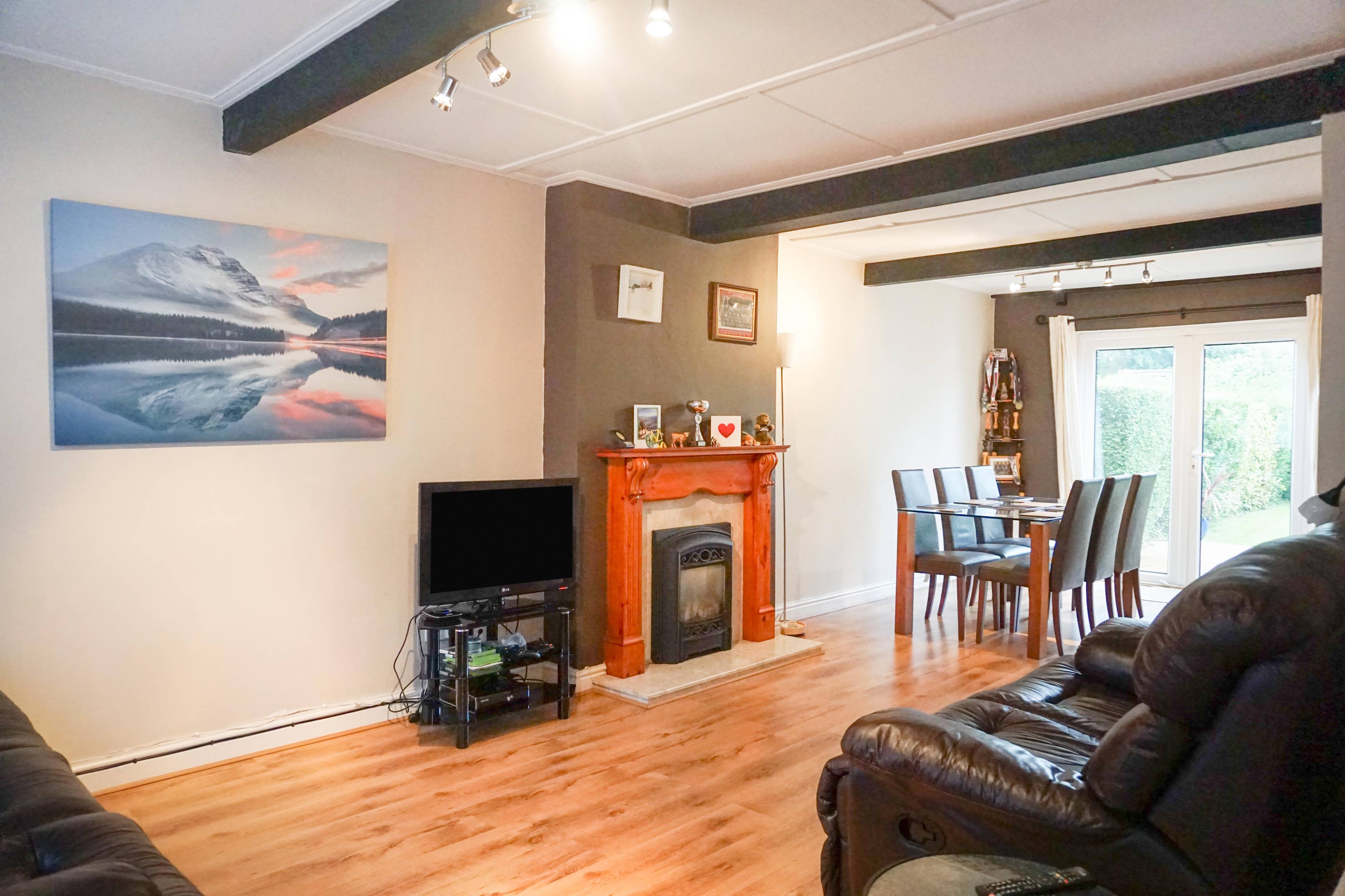 Lounge/Dining Room