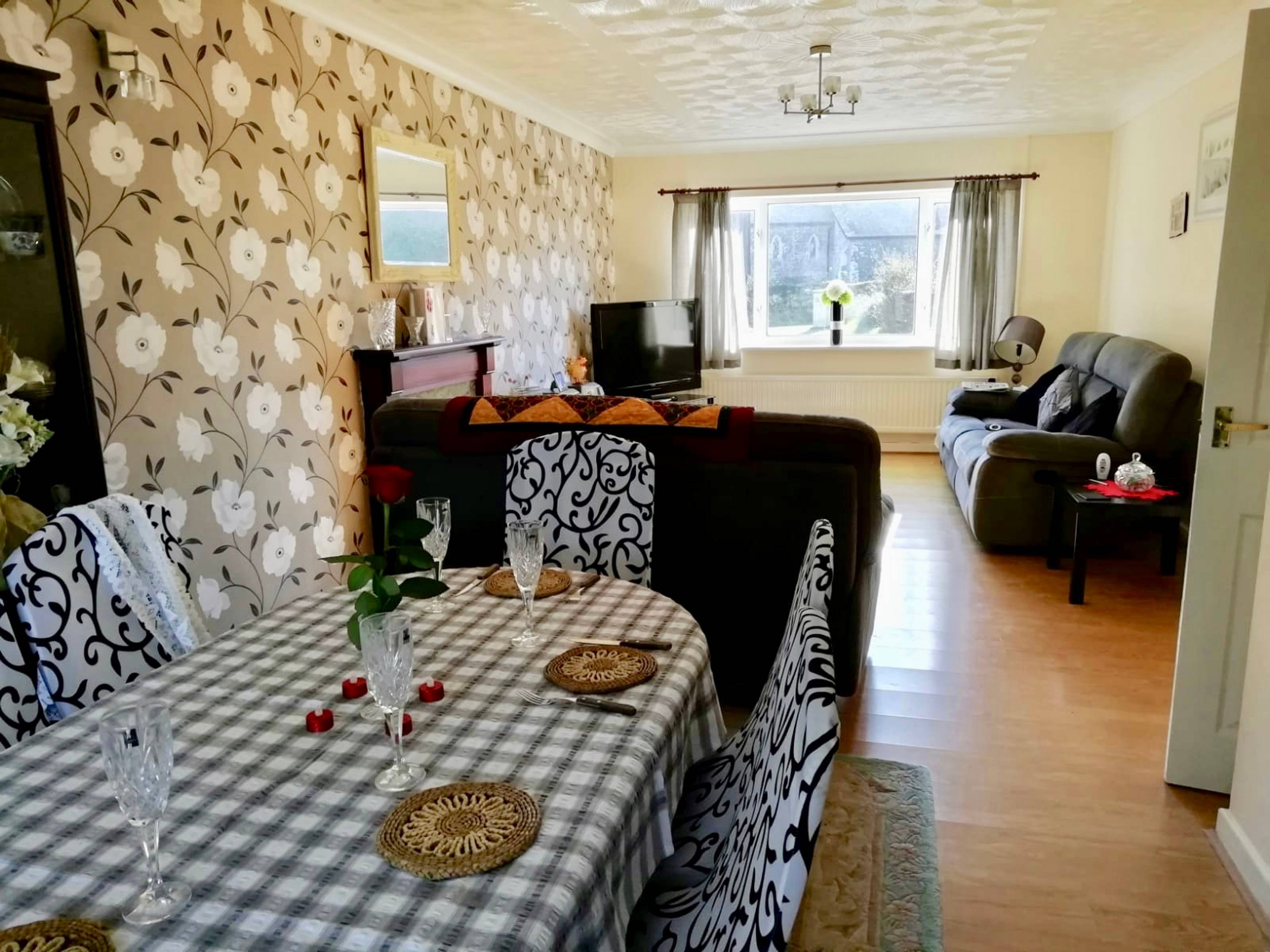 Lounge/Dining Room