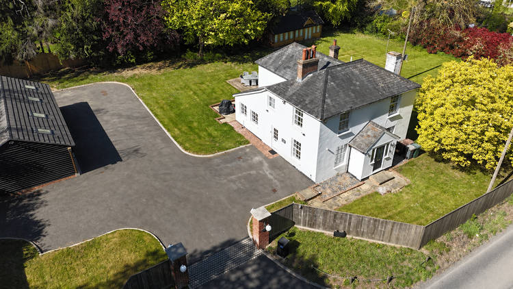 4 bedroom detached house