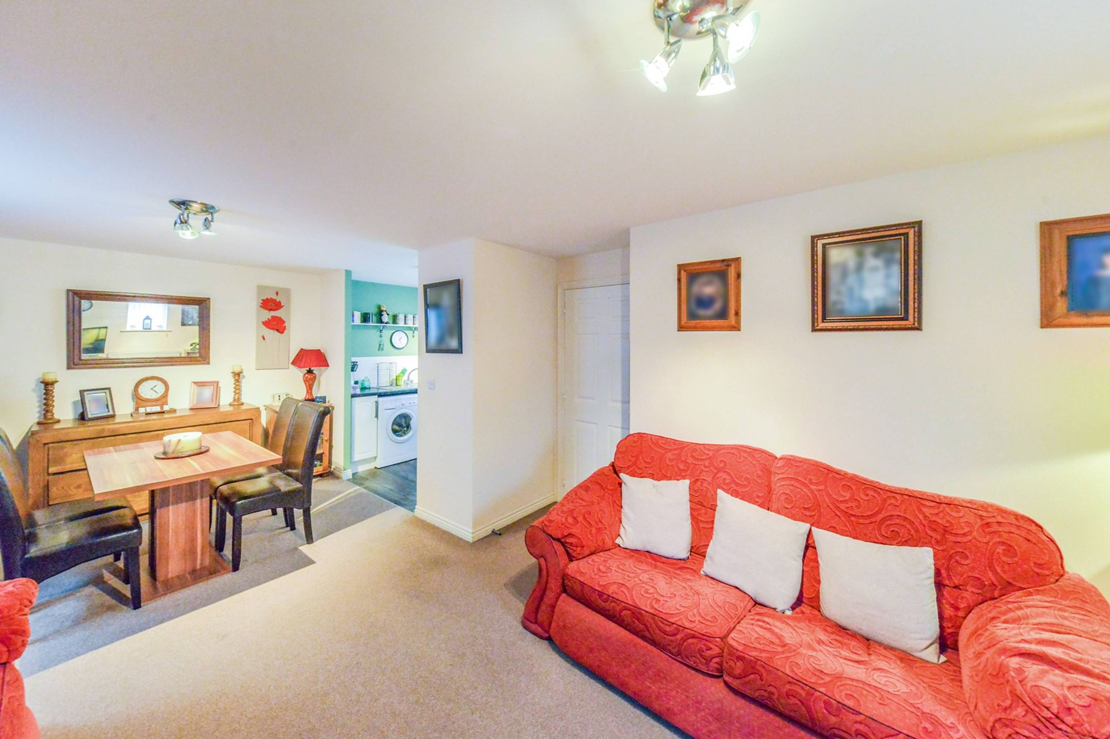 Lounge/Dining Room