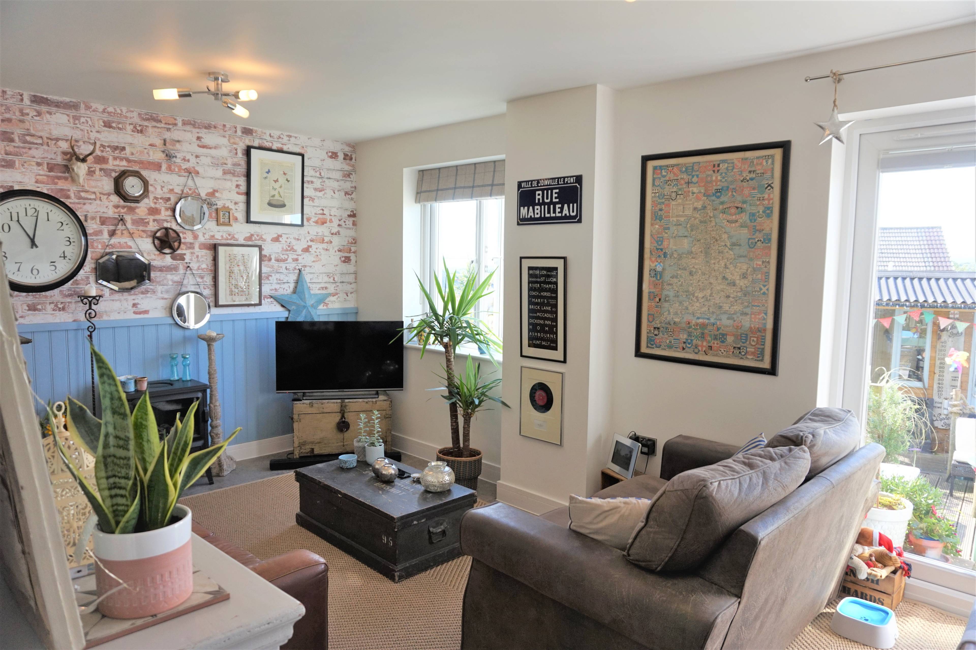 Lounge/Dining Room