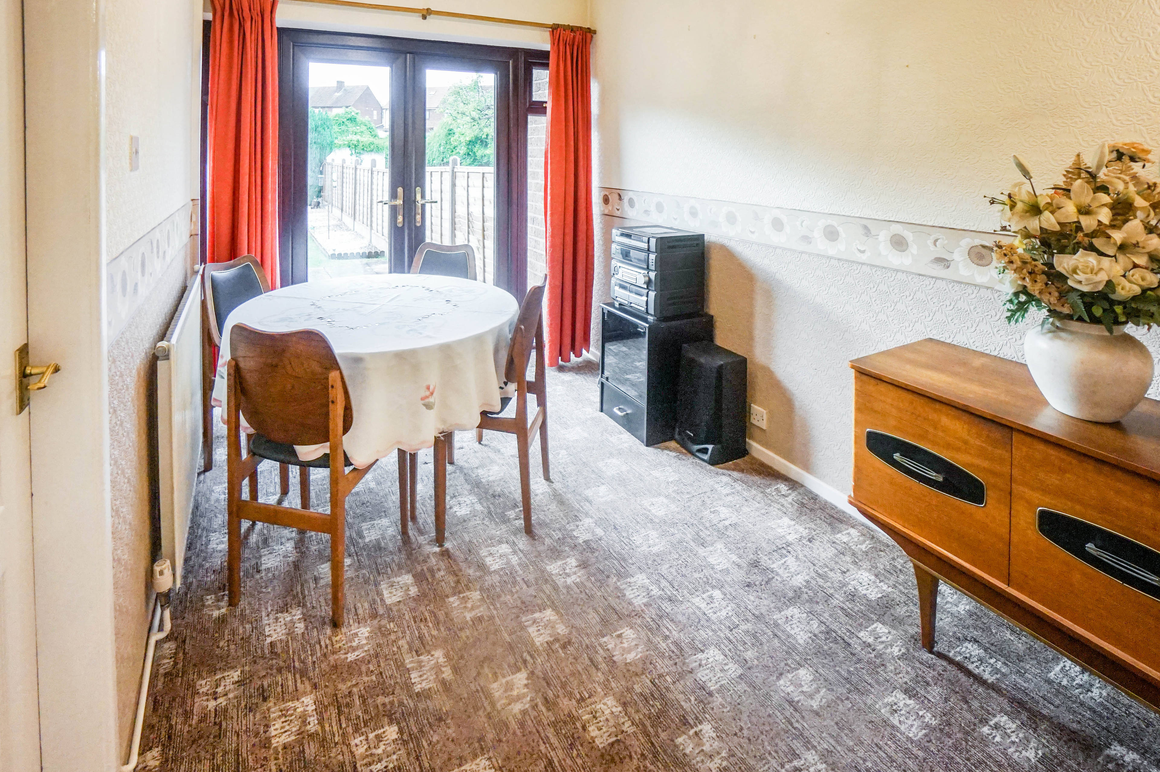 Lounge/Dining Room