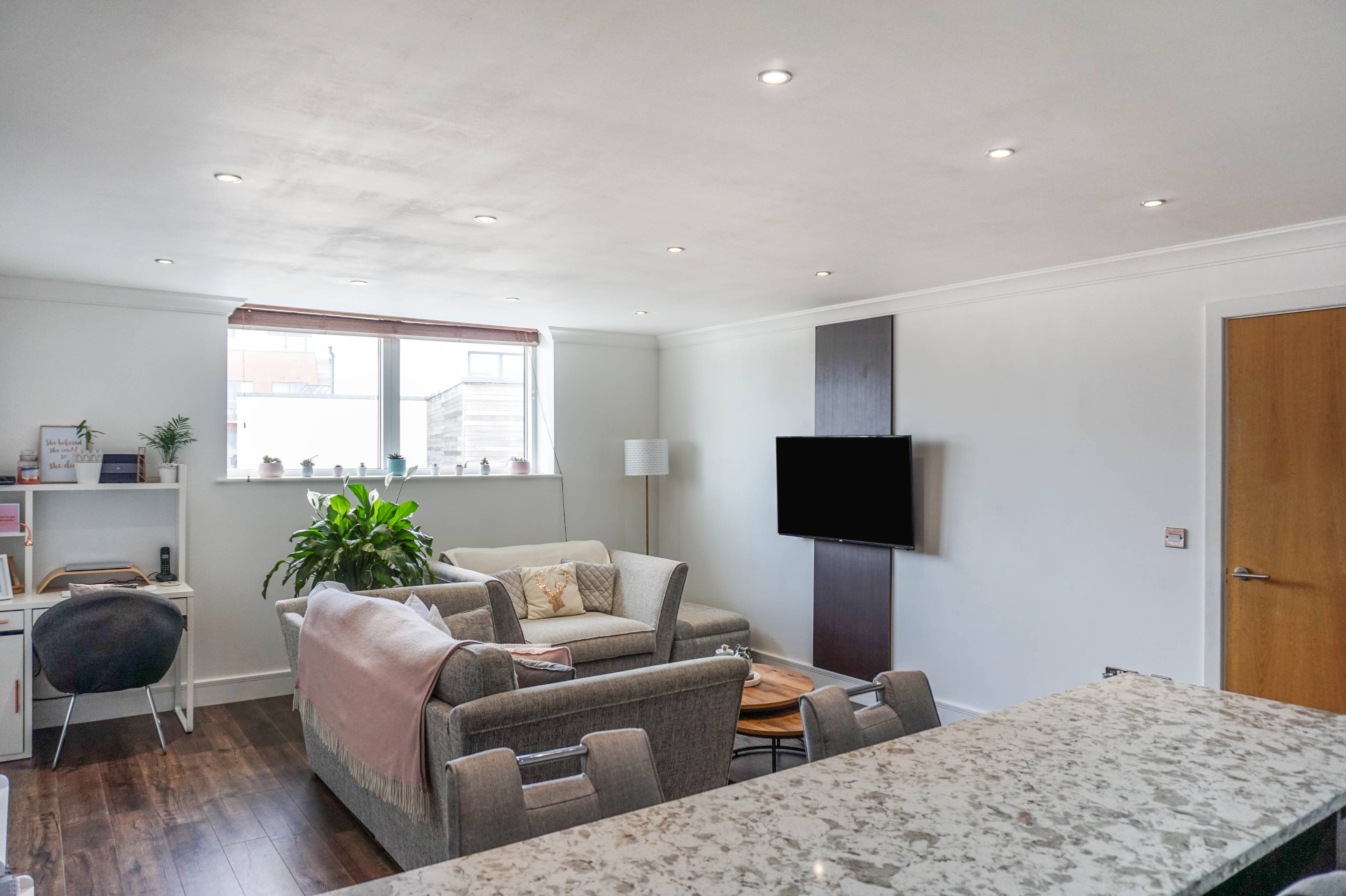 Lounge / Kitchen