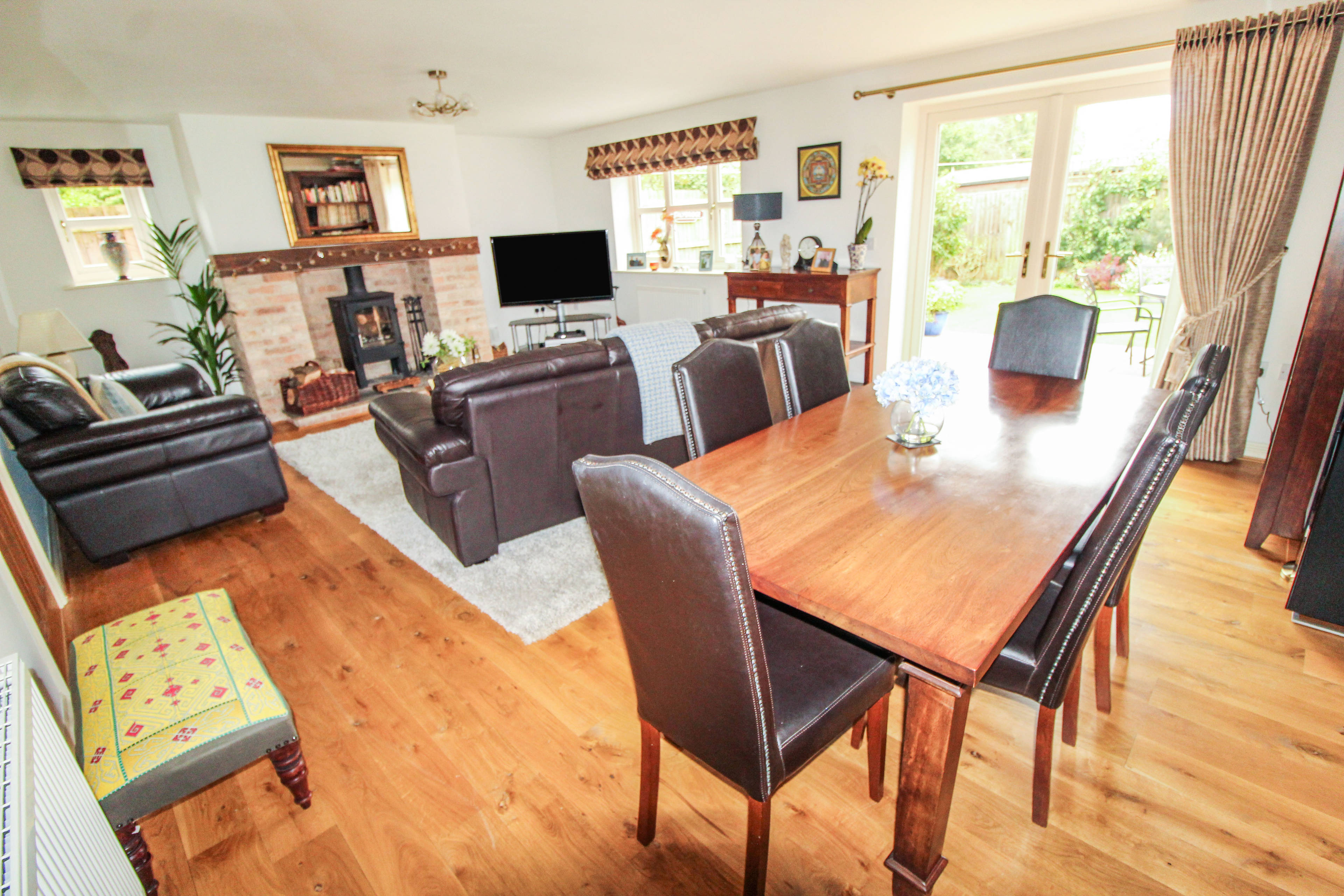 Lounge/Dining Room