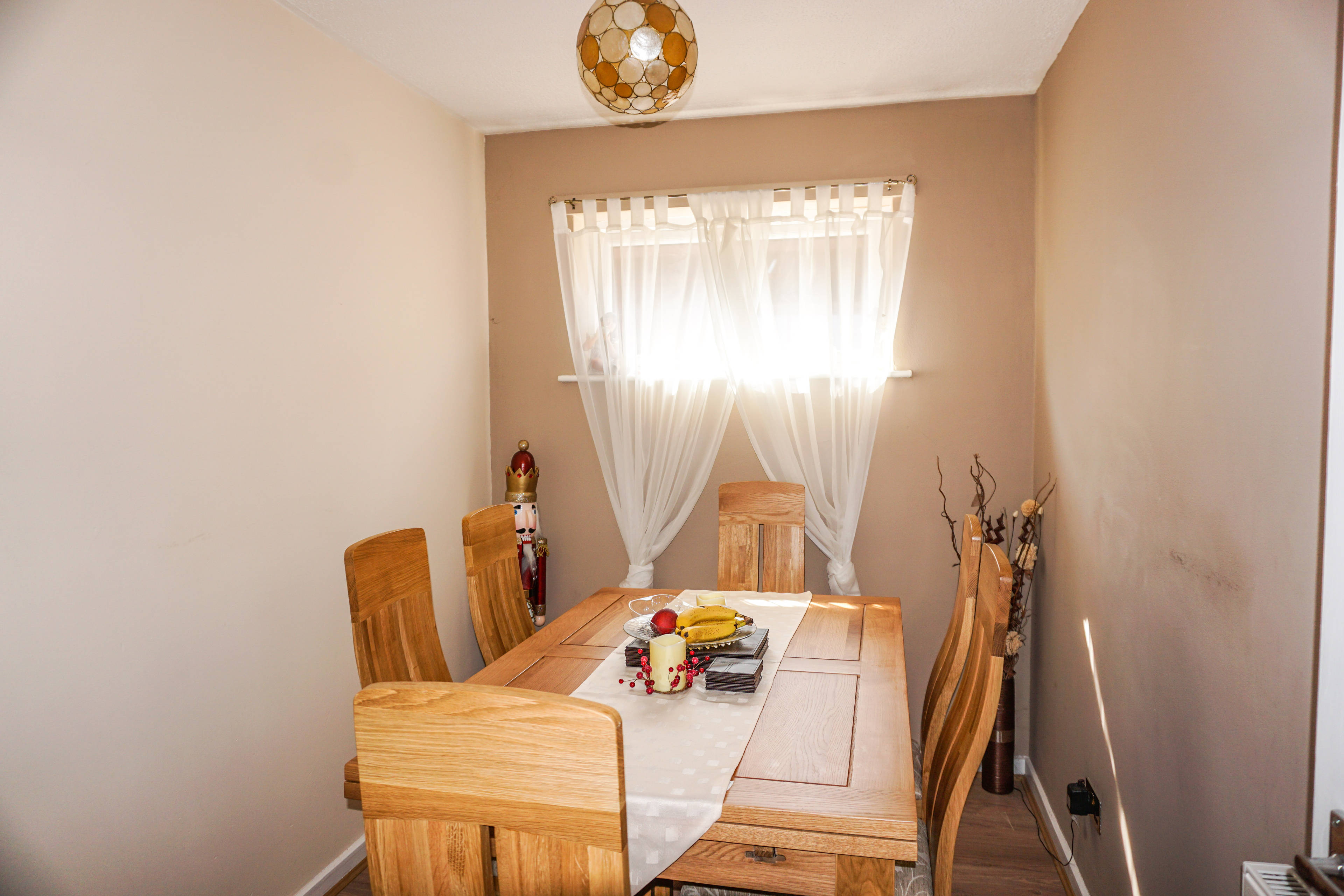 Bed 3 / Dining Room