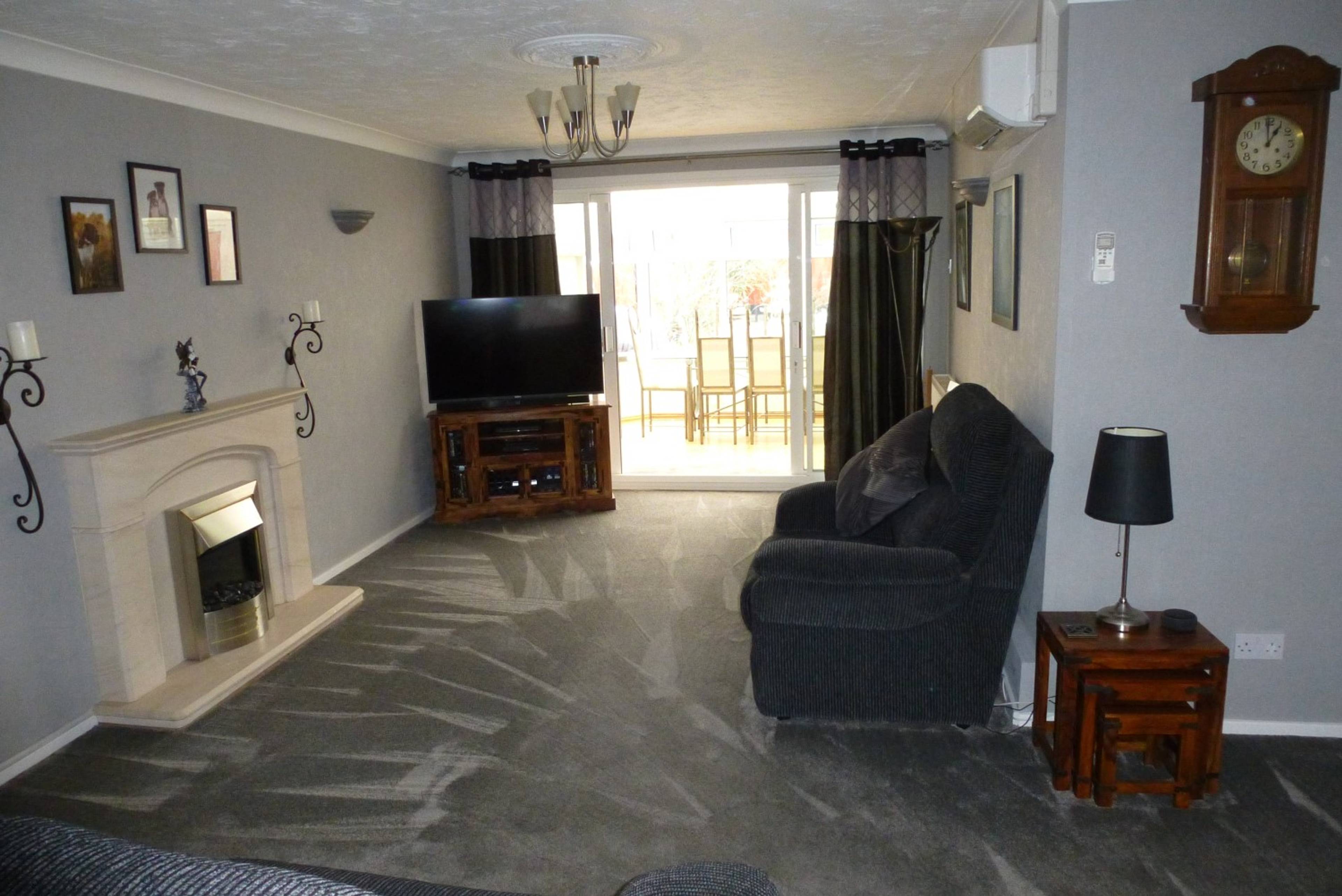 Lounge/Dining Room