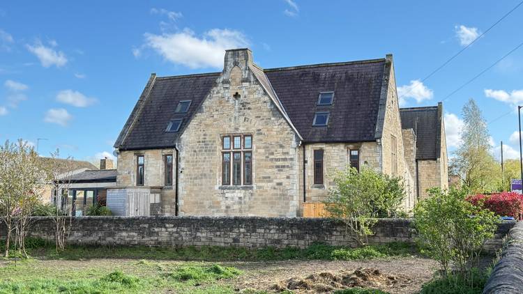 4 bedroom semi-detached house