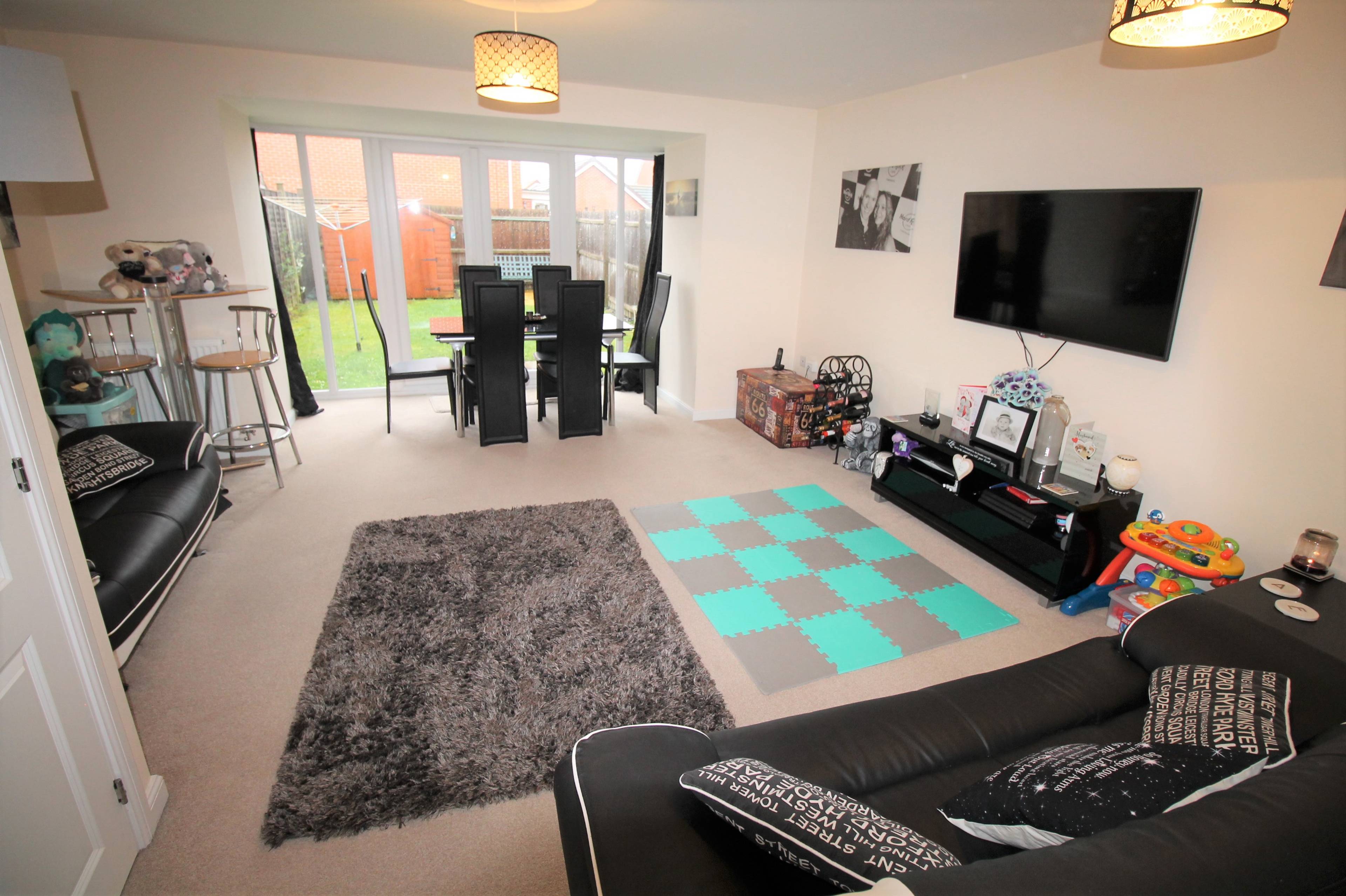 Lounge/Dining Room