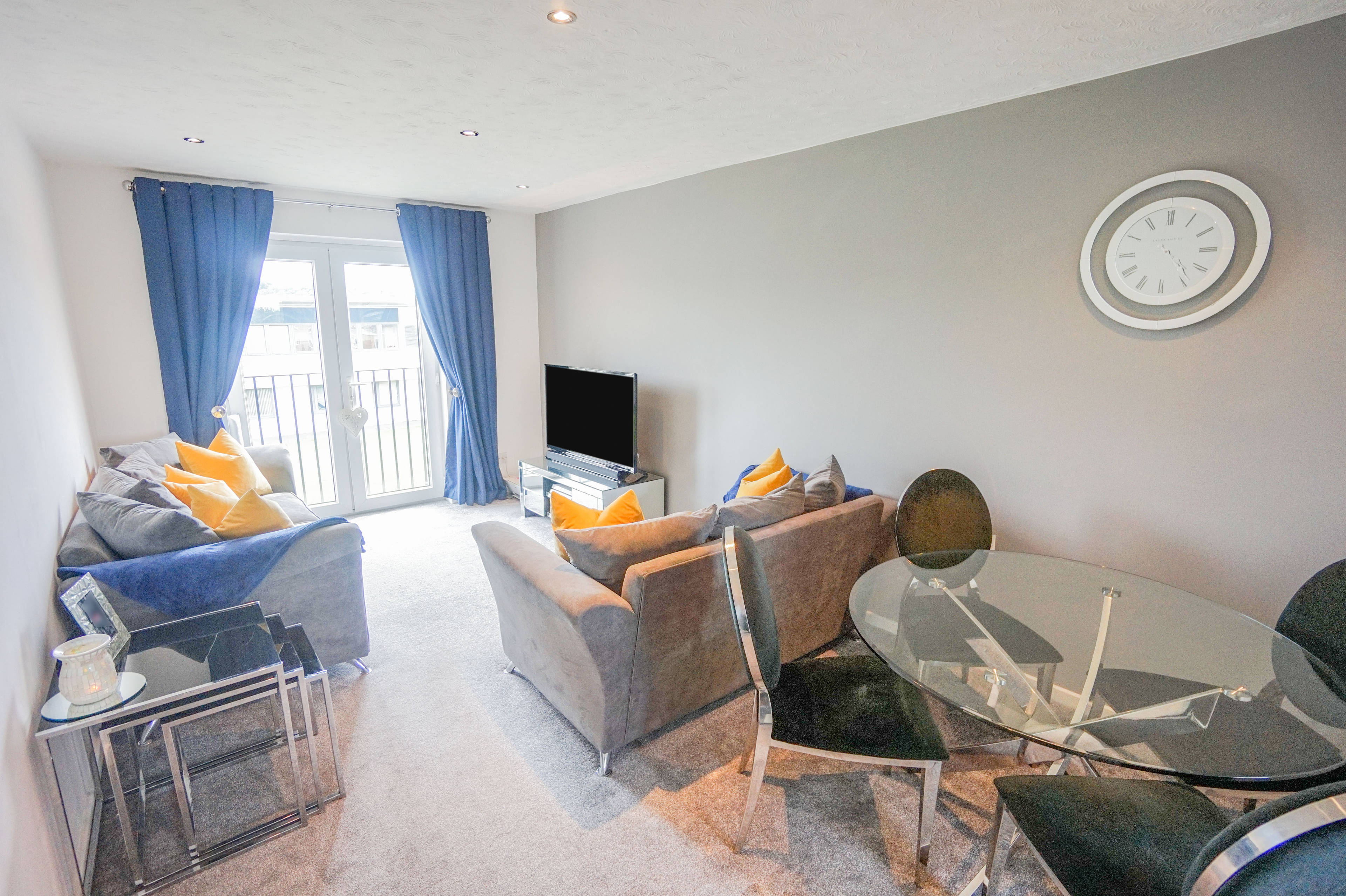 Lounge/Dining Room