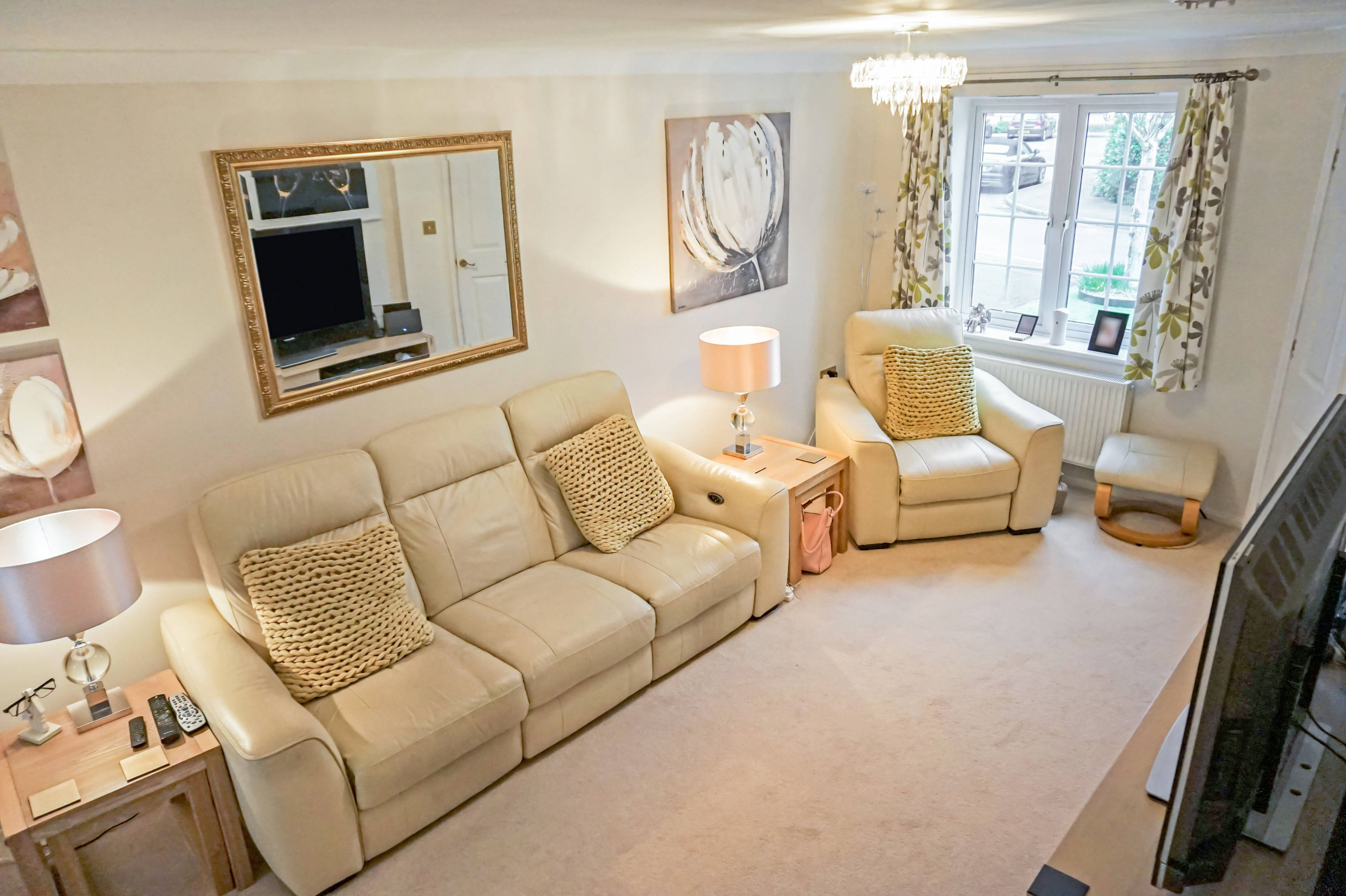 Lounge/Dining Room