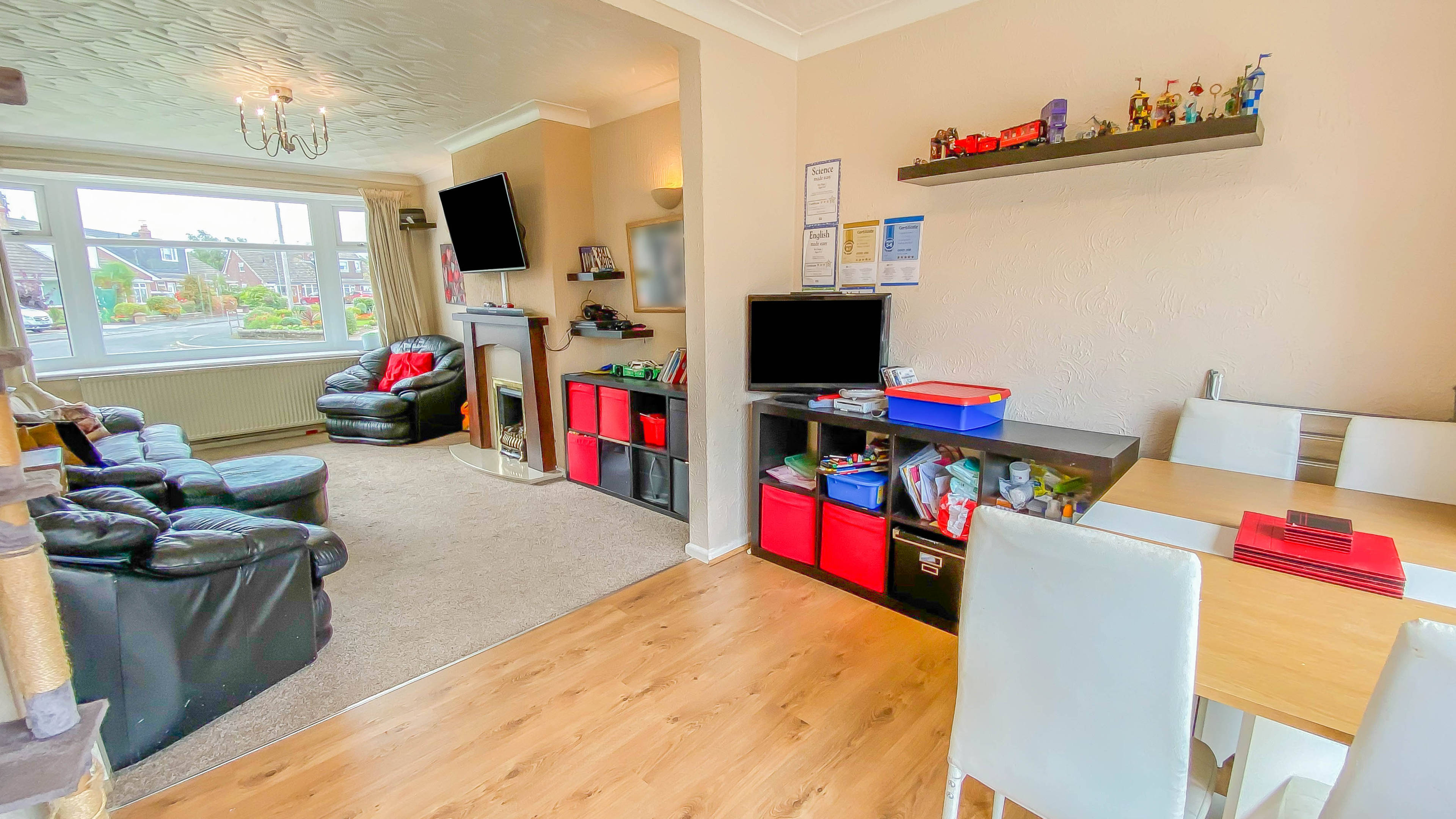 Lounge/Dining Room