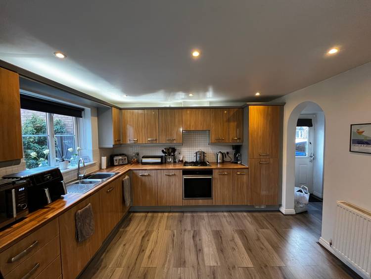 4 bedroom detached house