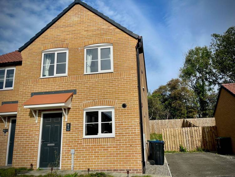 3 bedroom semi-detached house