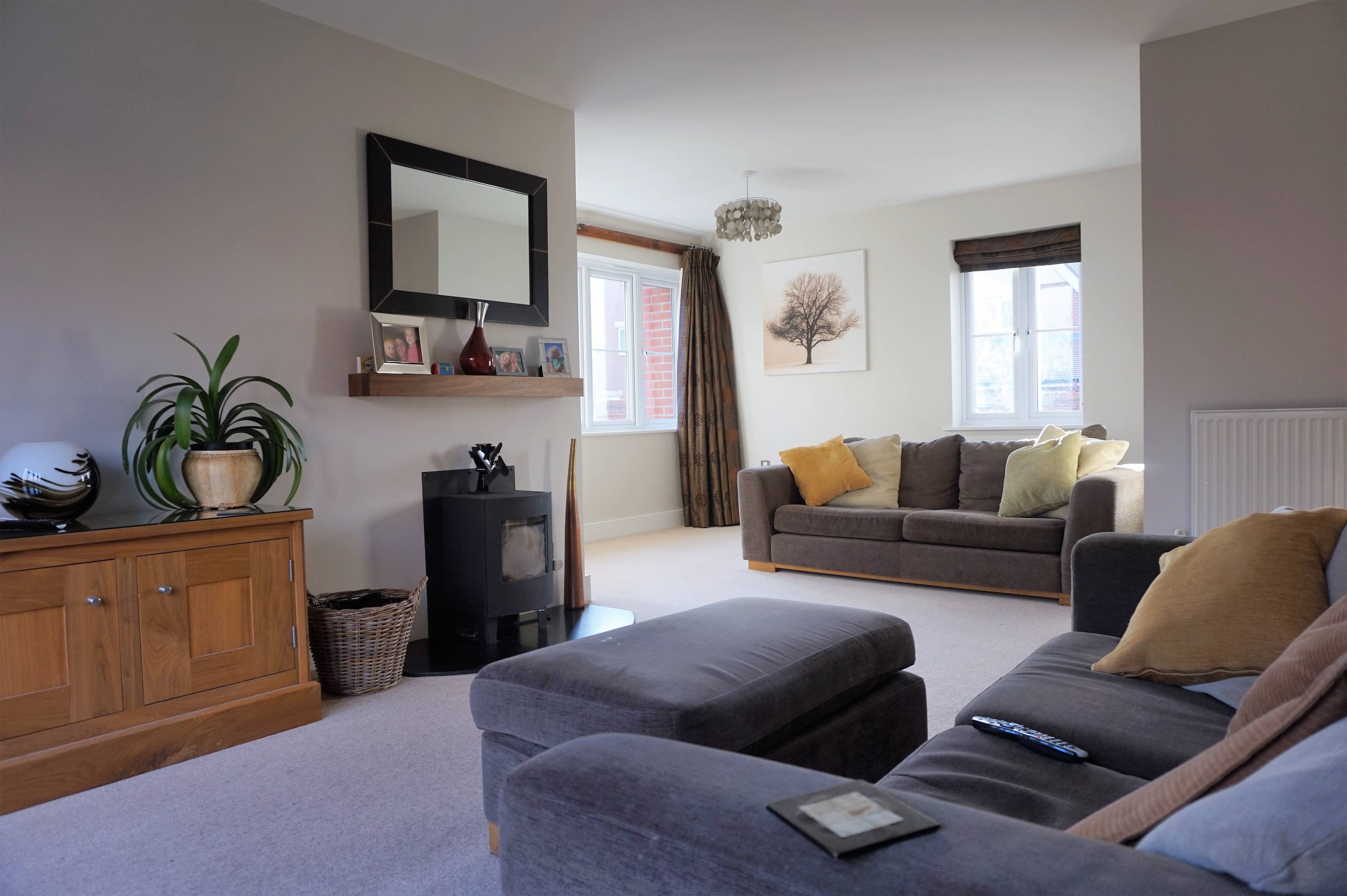 Lounge/Dining Room
