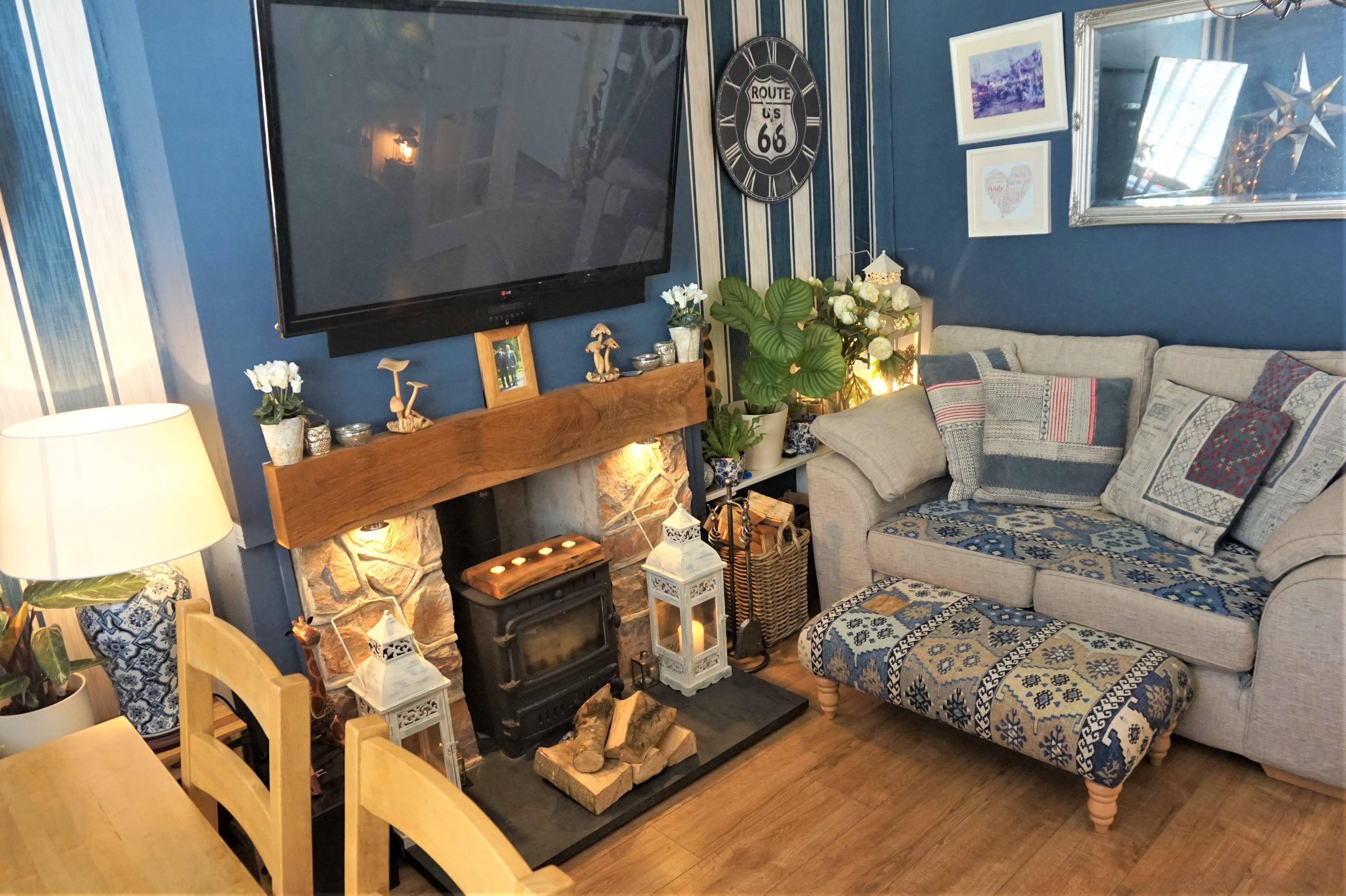Lounge/Dining Room