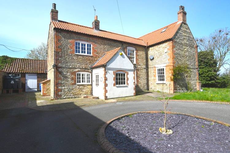6 bedroom detached house