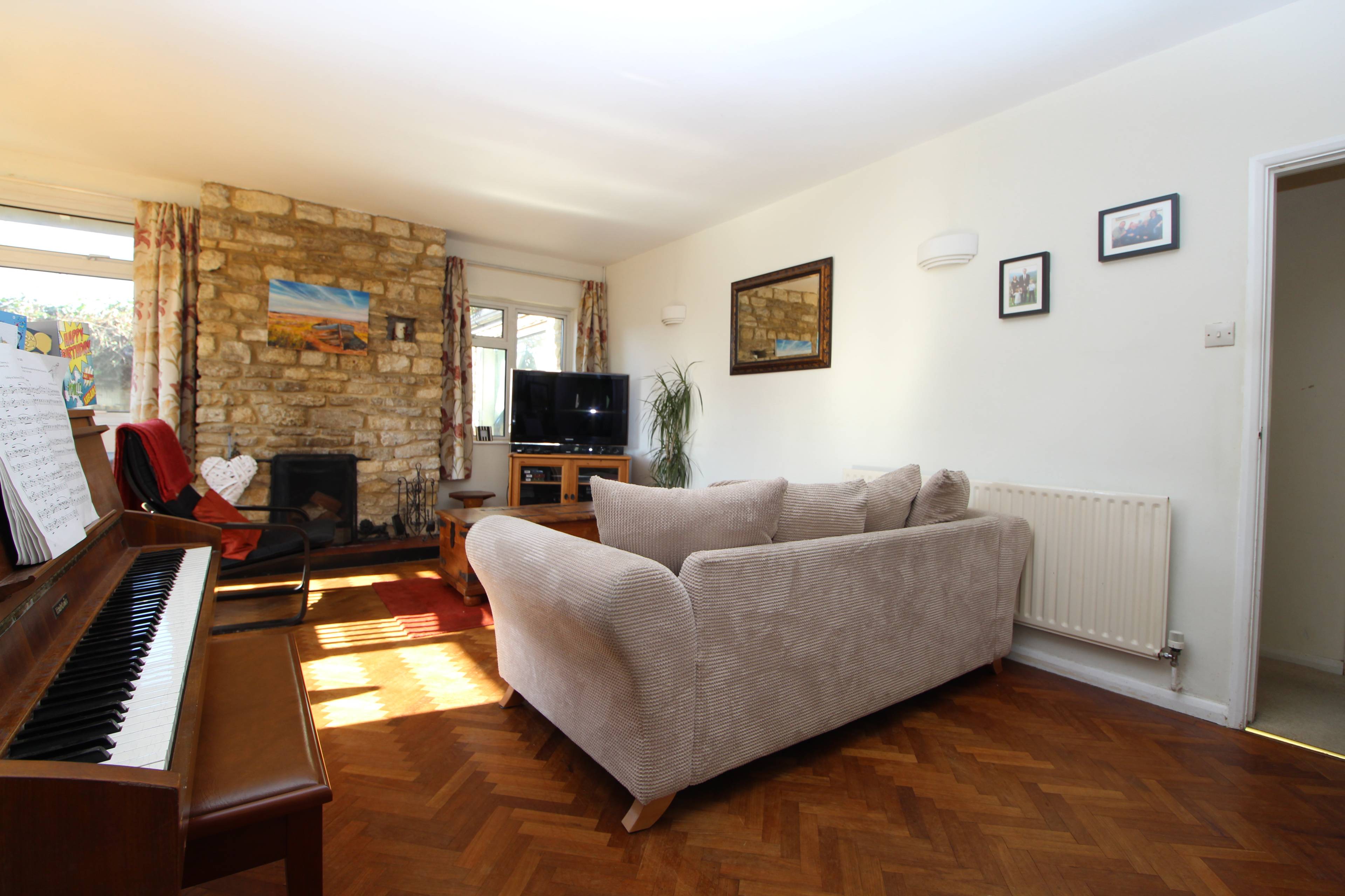 Lounge/Dining Room