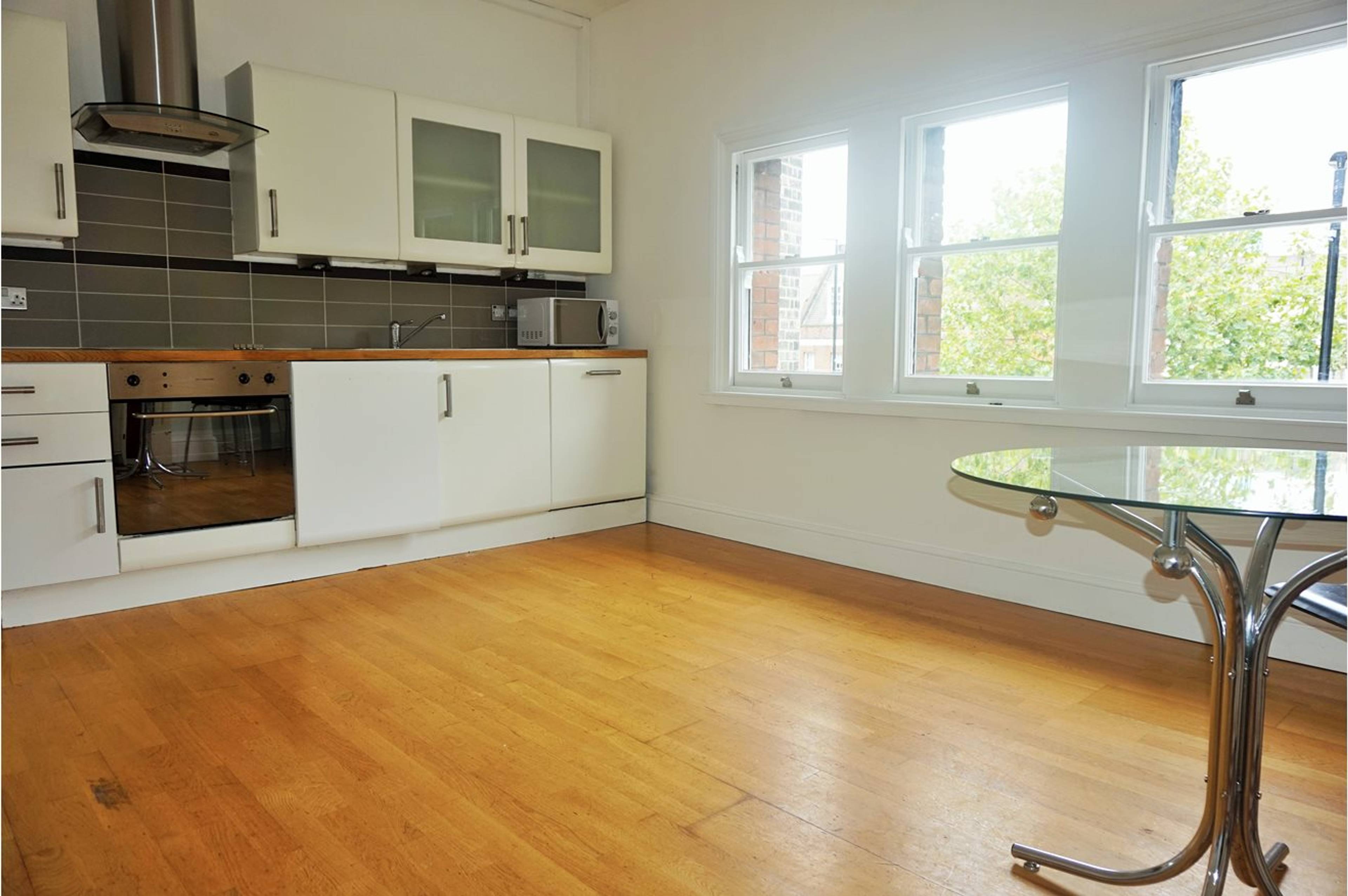 Lounge / Kitchen
