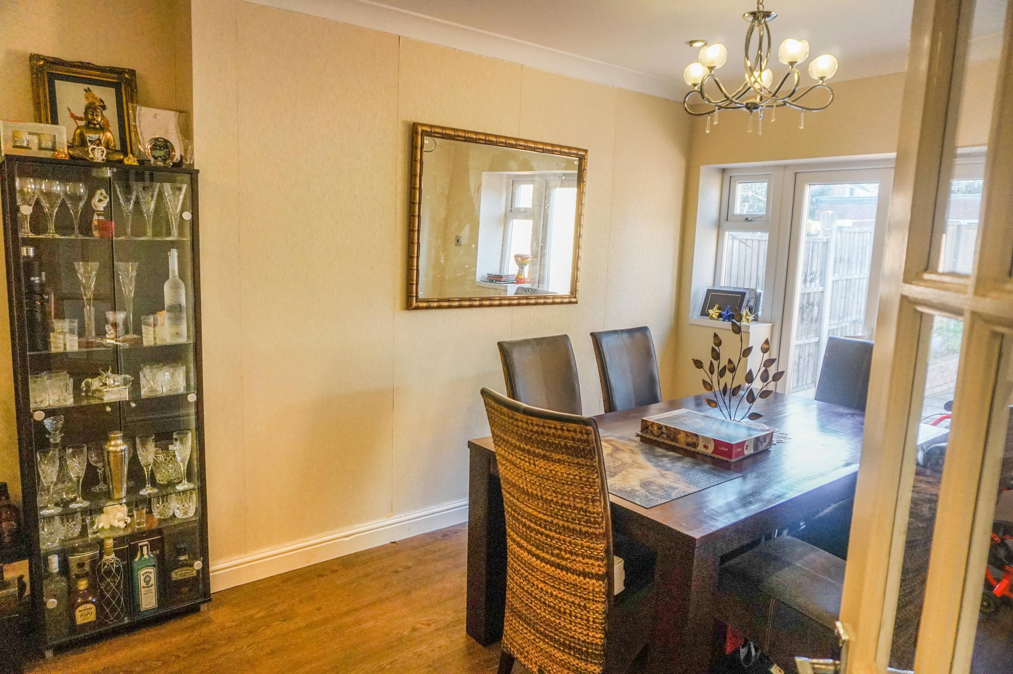 Lounge/Dining Room