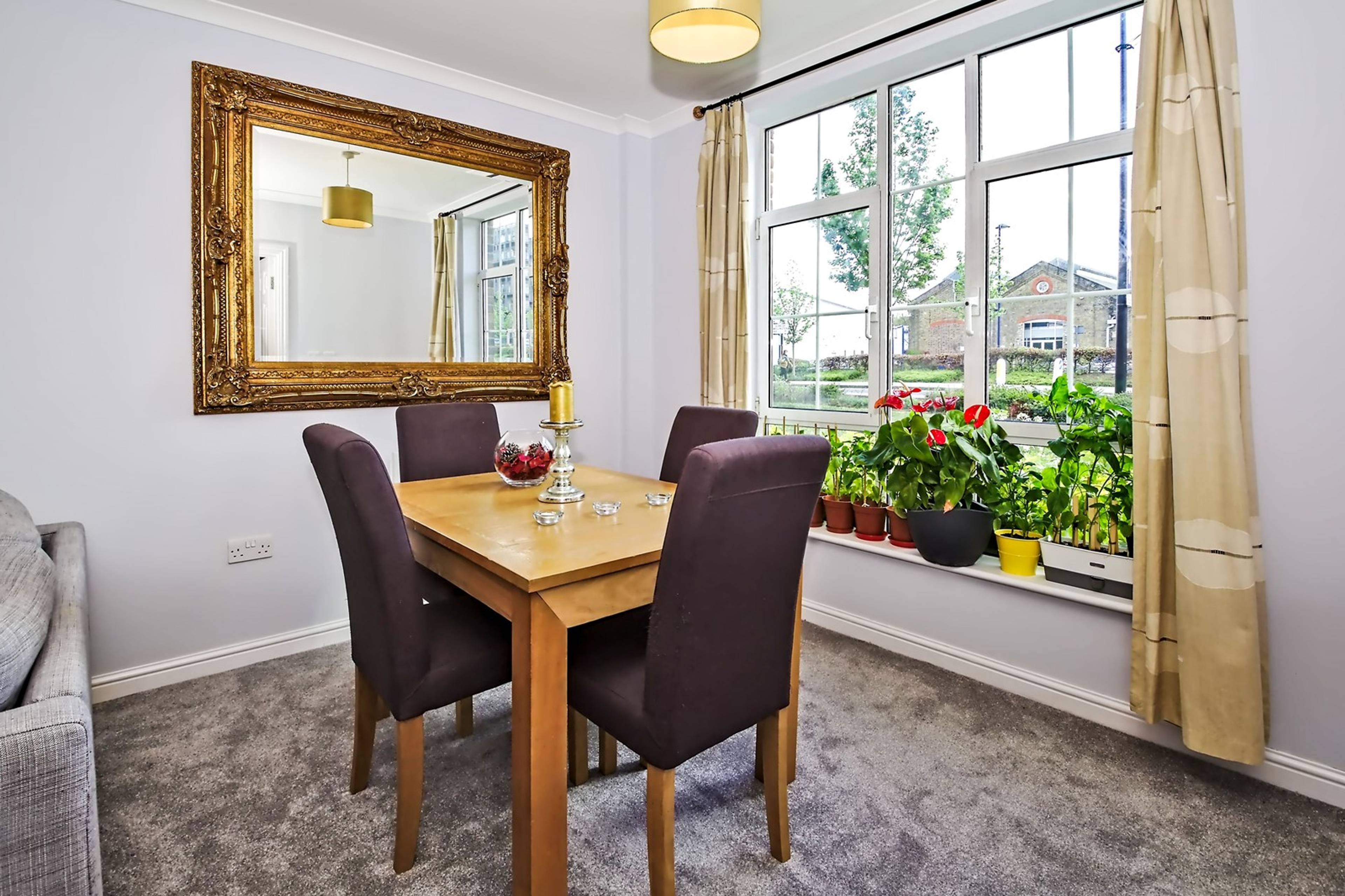 Lounge/Dining Room
