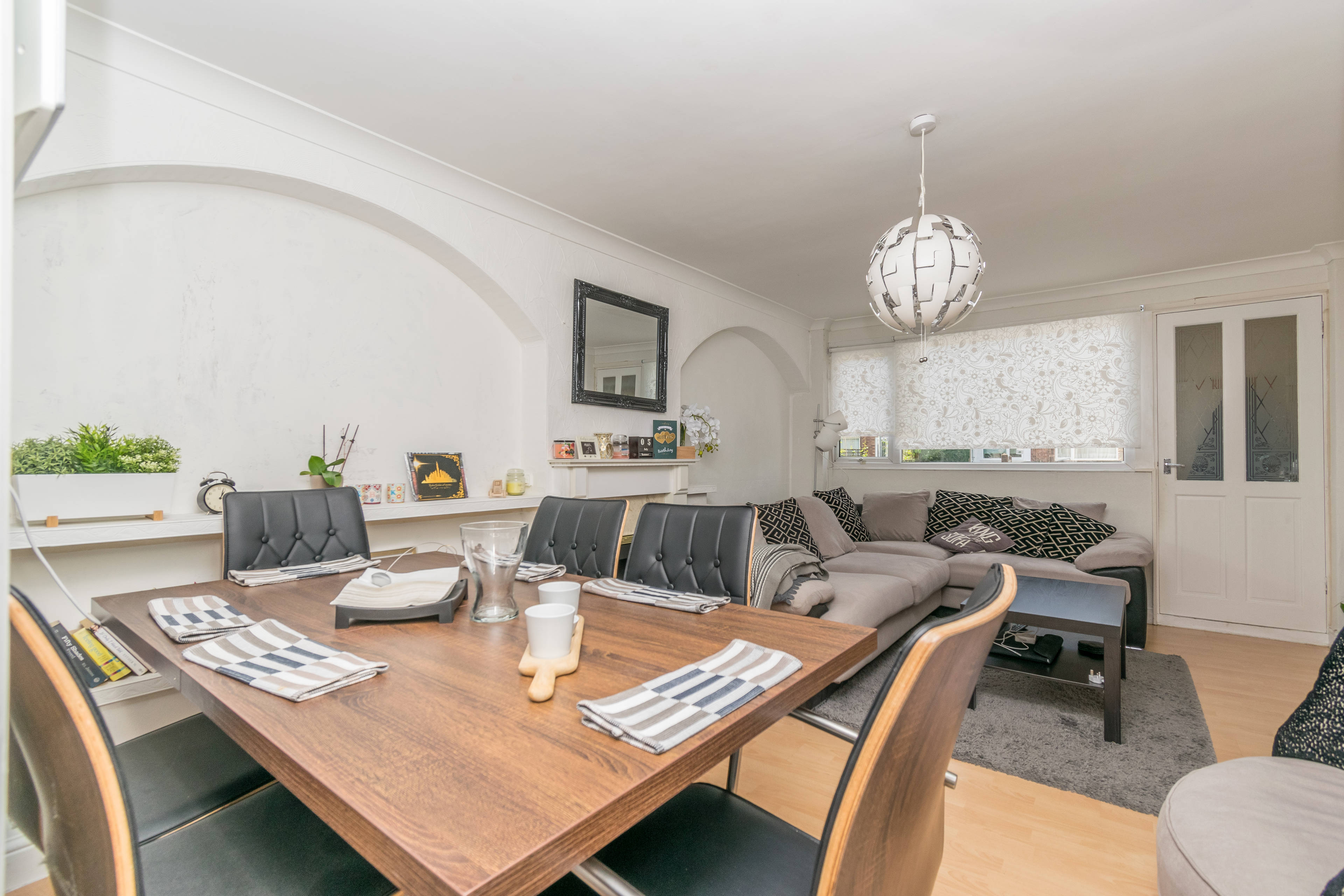 Lounge/Dining Room